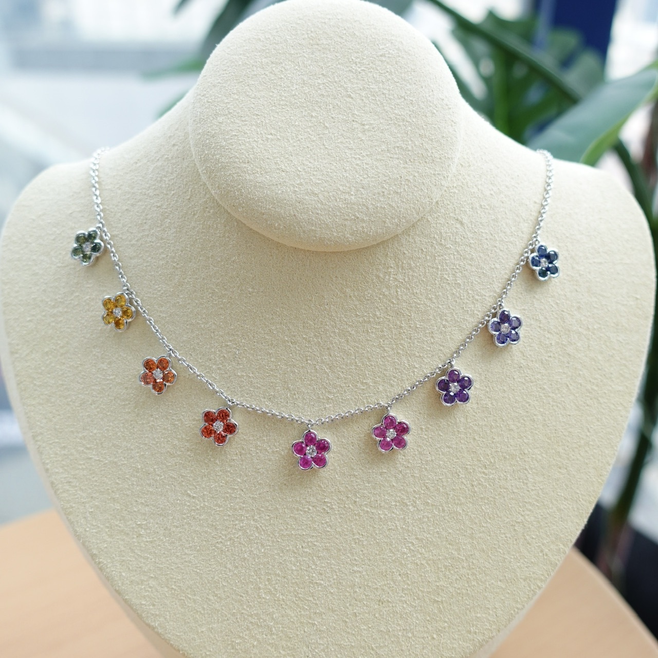 18K金彩虹藍寶石鑽石拼花套鍊