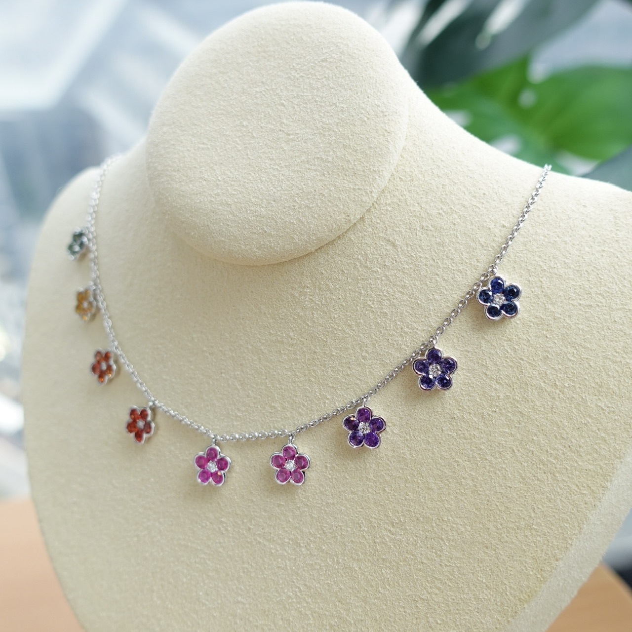 18K金彩虹藍寶石鑽石拼花套鍊