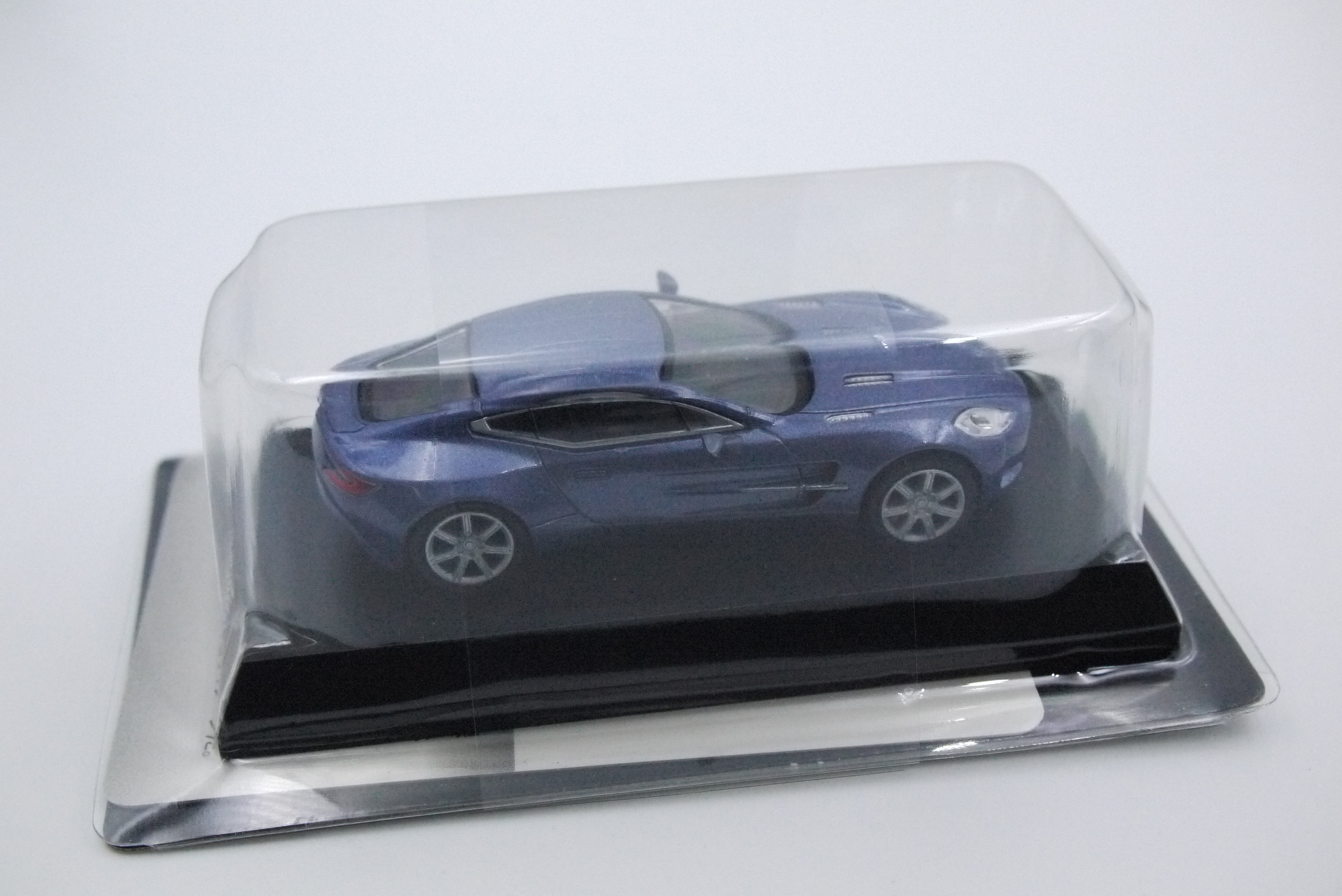 KYOSHO ASTON MARTIN ONE-77 LIGHT BLUE