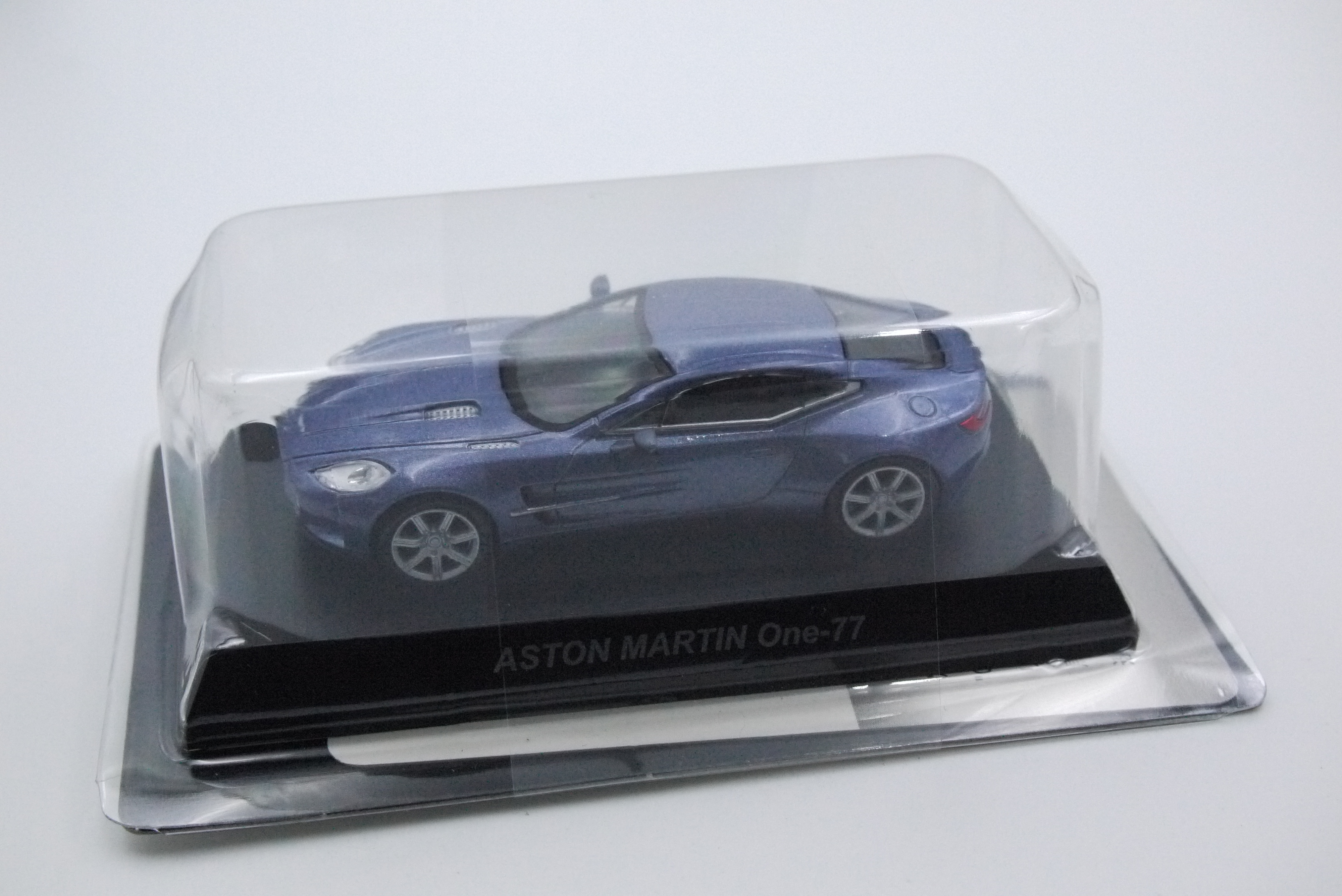 KYOSHO ASTON MARTIN ONE-77 LIGHT BLUE