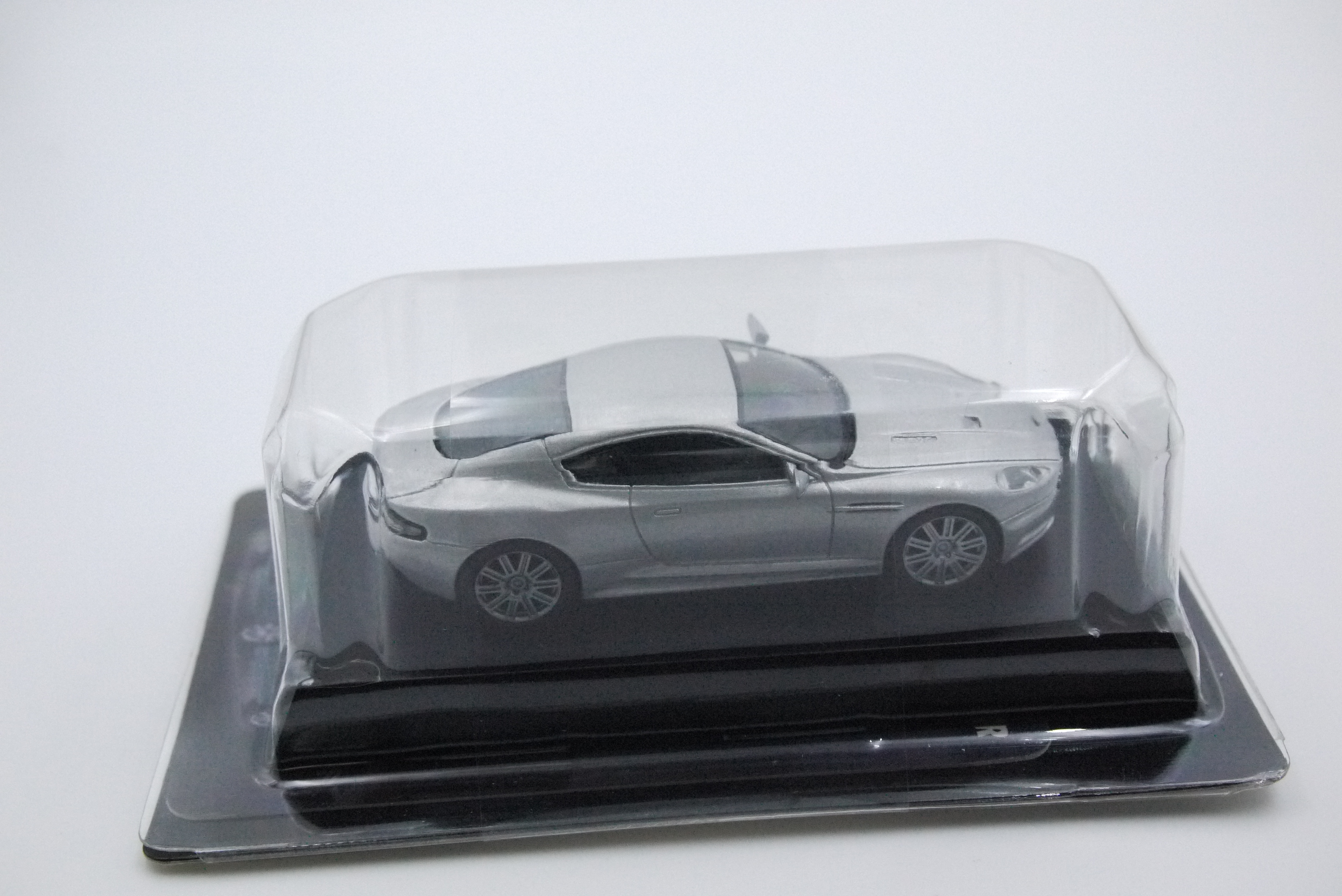 KYOSHO ASTON MARTIN DBS COUPE  SILVER