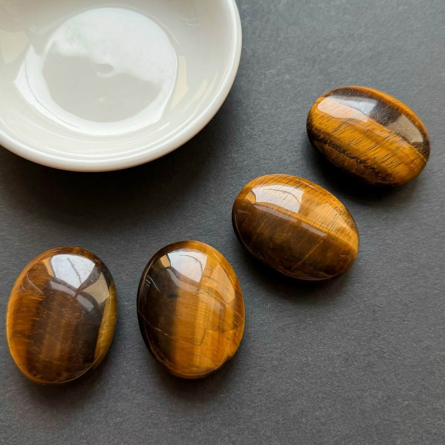 [原石] 虎眼石 水晶把玩