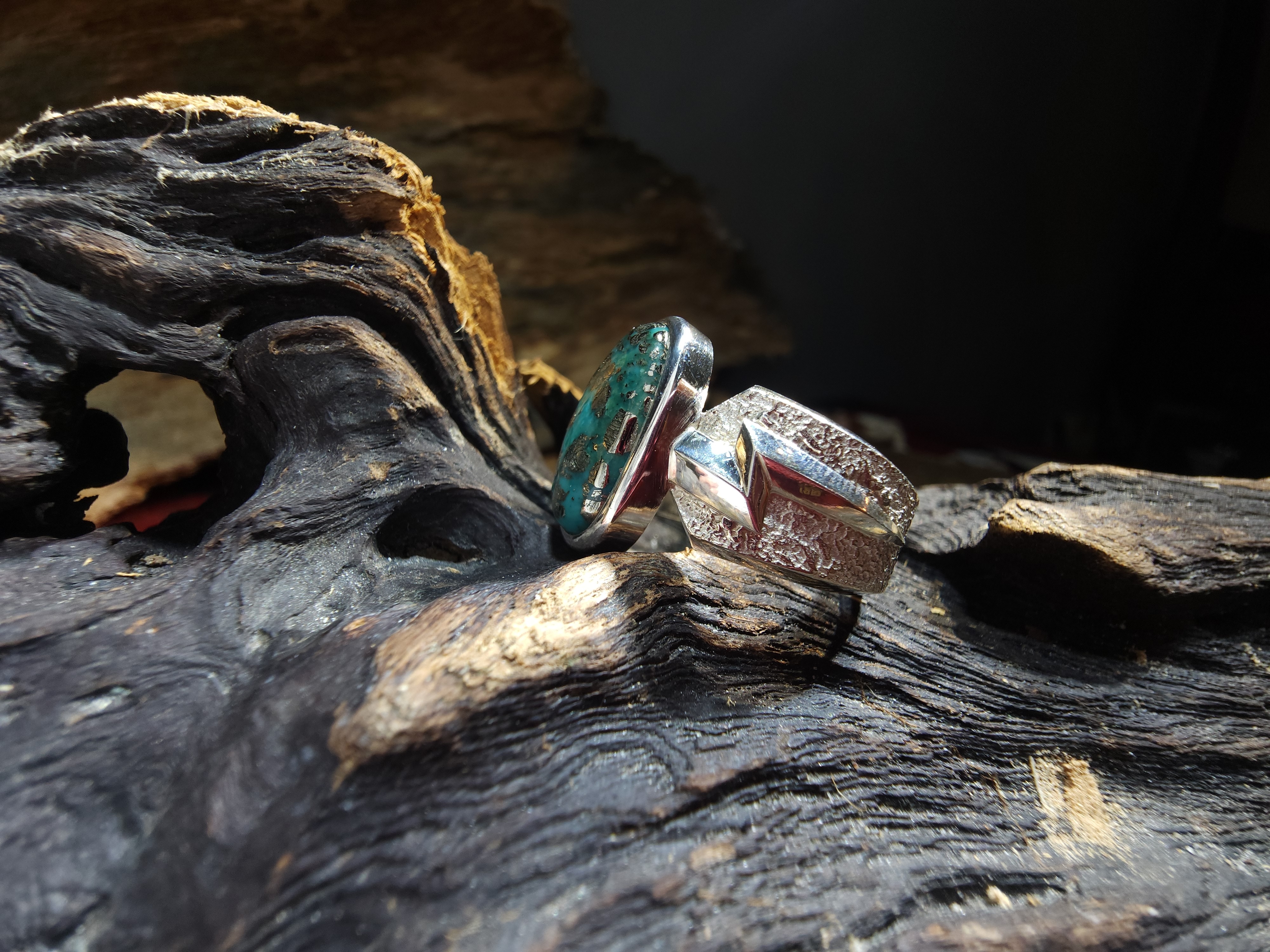 *Black Venom Jewelry- Freedom & Prayer 純銀銳角閃電戒鑲 Morenci II松石