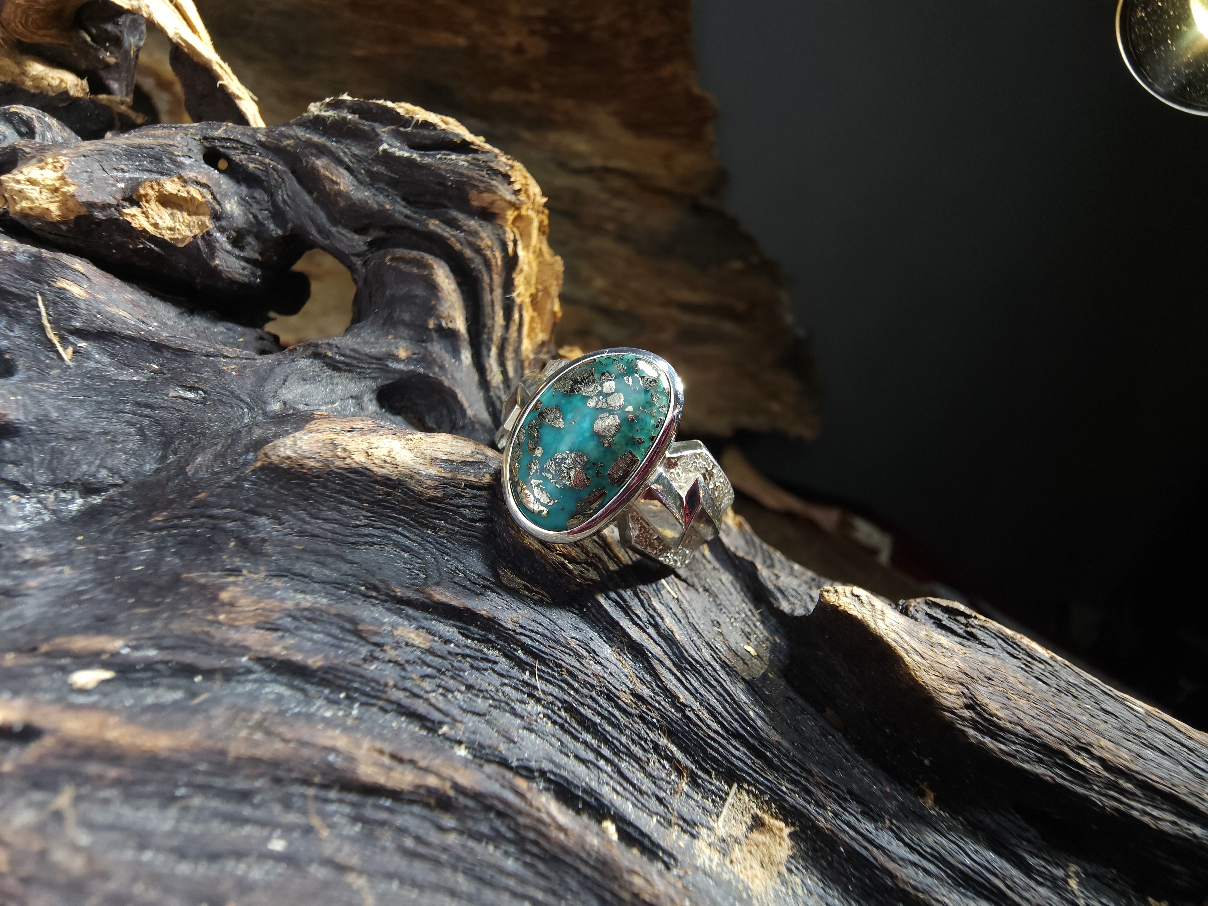 *Black Venom Jewelry- Freedom & Prayer 純銀銳角閃電戒鑲 Morenci II松石