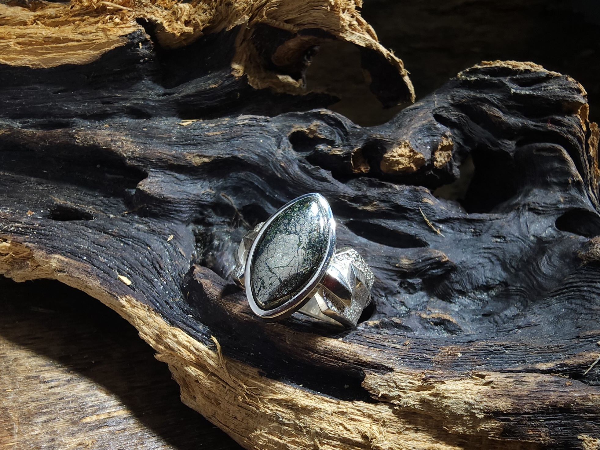 *Black Venom Jewelry- Freedom & Prayer 純銀銳角閃電戒鑲 Morenci II松石