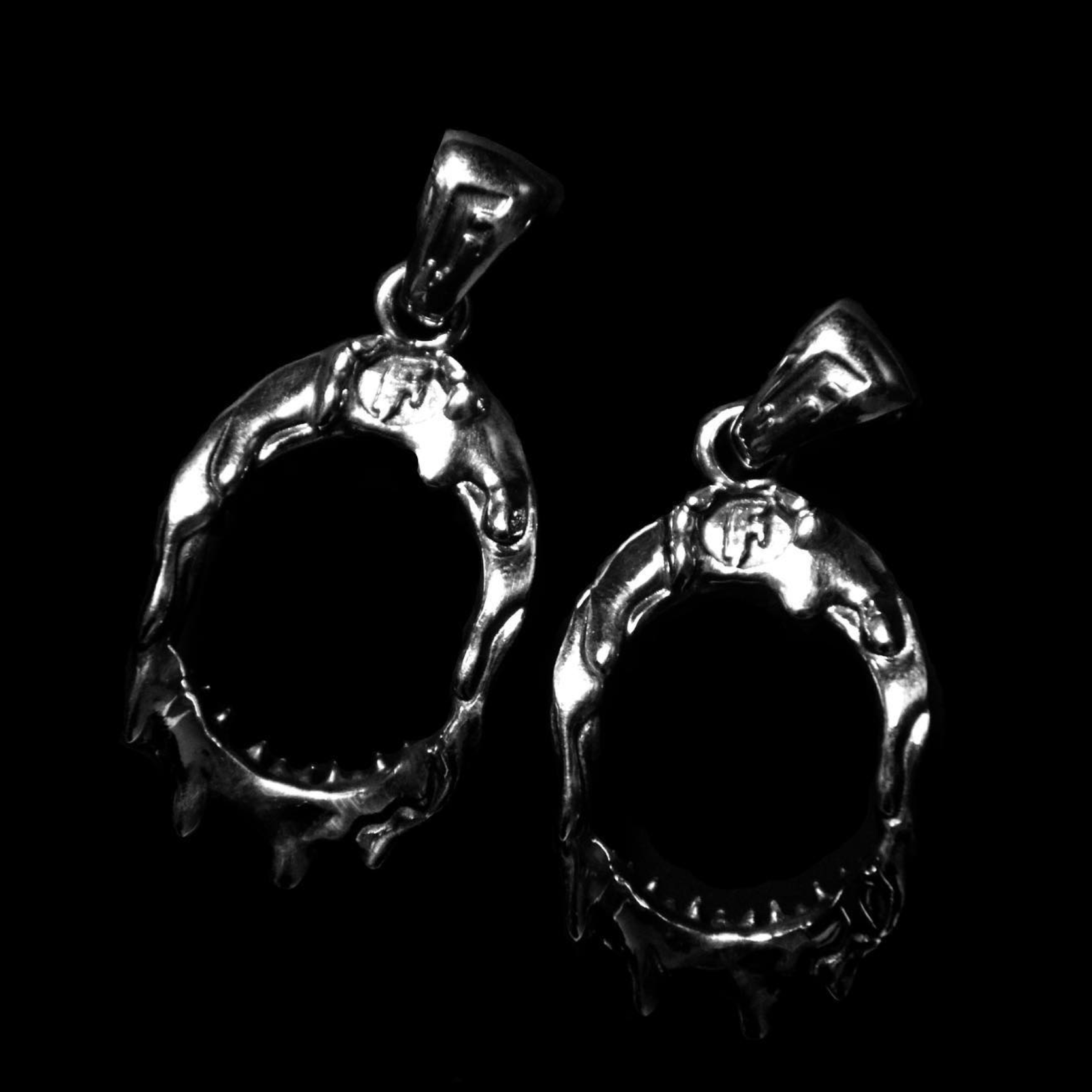 【現貨】THE FLAME TW PENDANT 墜子 銀飾 項鍊 鯊魚牙齒