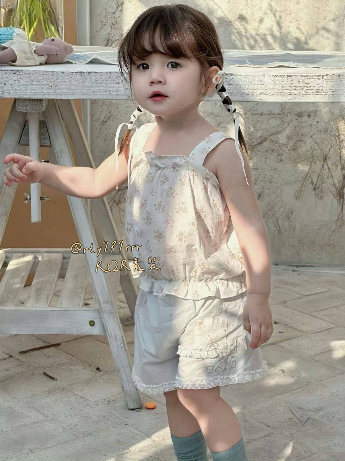 碎花吊帶套裝（不含罩衫）