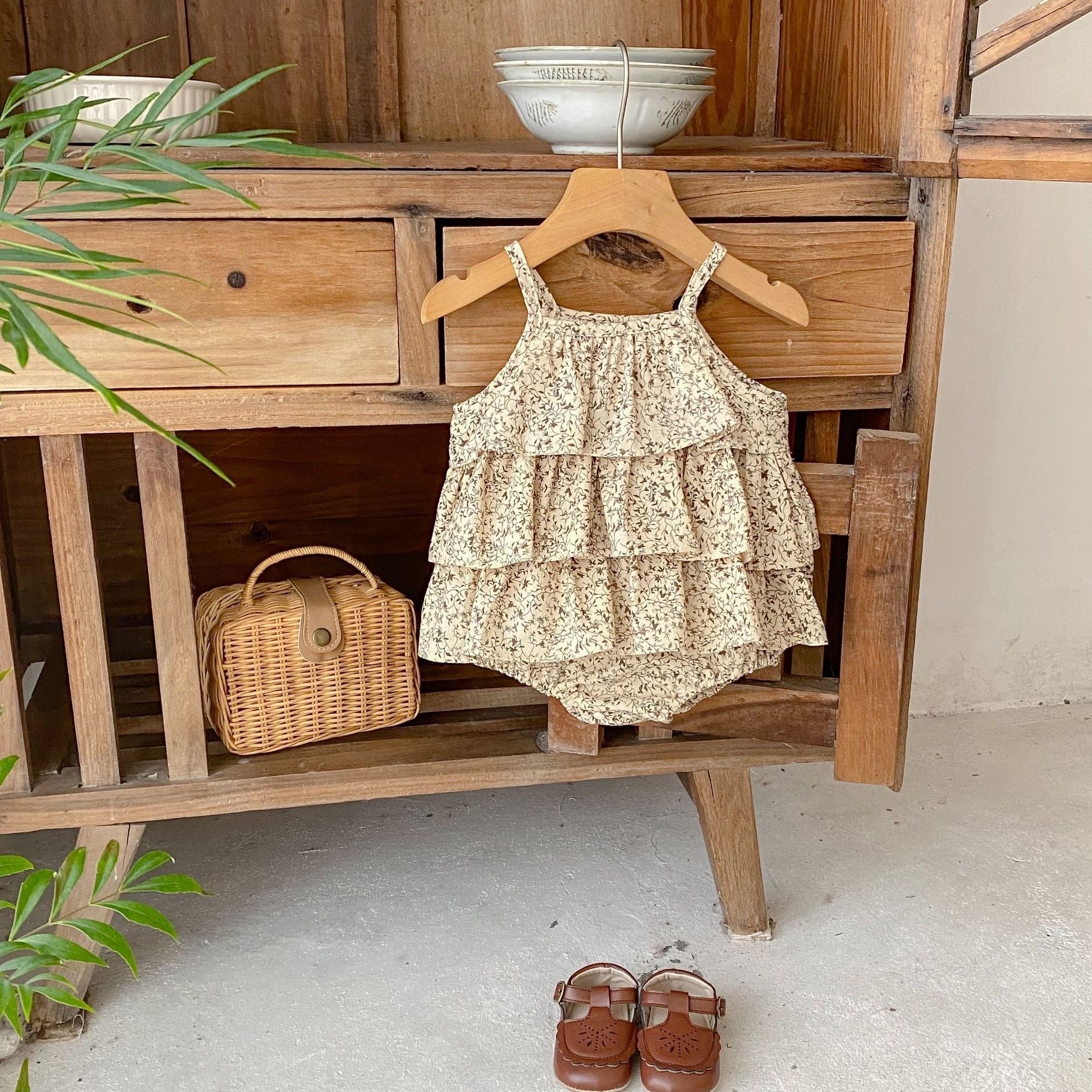 純棉落葉吊帶包屁衣