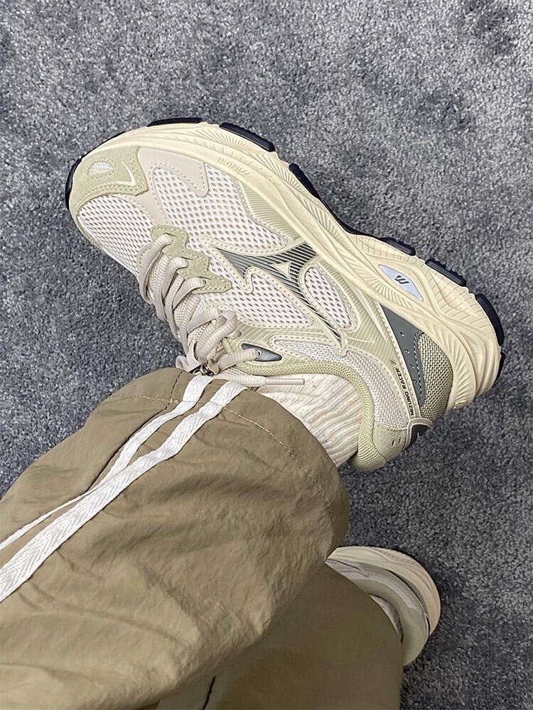 MIZUNO 美津濃 Racer S 燕麥奶昔 奶油色 奶油底 復古 慢跑鞋 老爹鞋 D1GH223515/預購