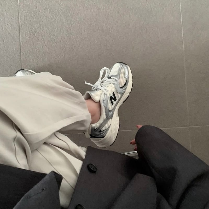 <全尺寸> NEW BALANCE 530 Y2K奶油黑銀 IU同款