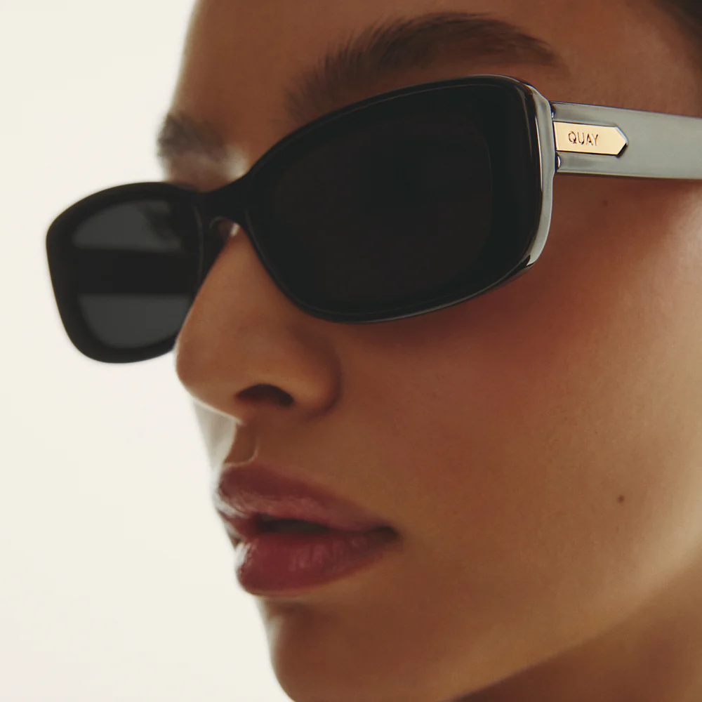 Quay | VIBE CHECK 長方框太陽眼鏡 黑框/黑鏡片 偏光鏡片