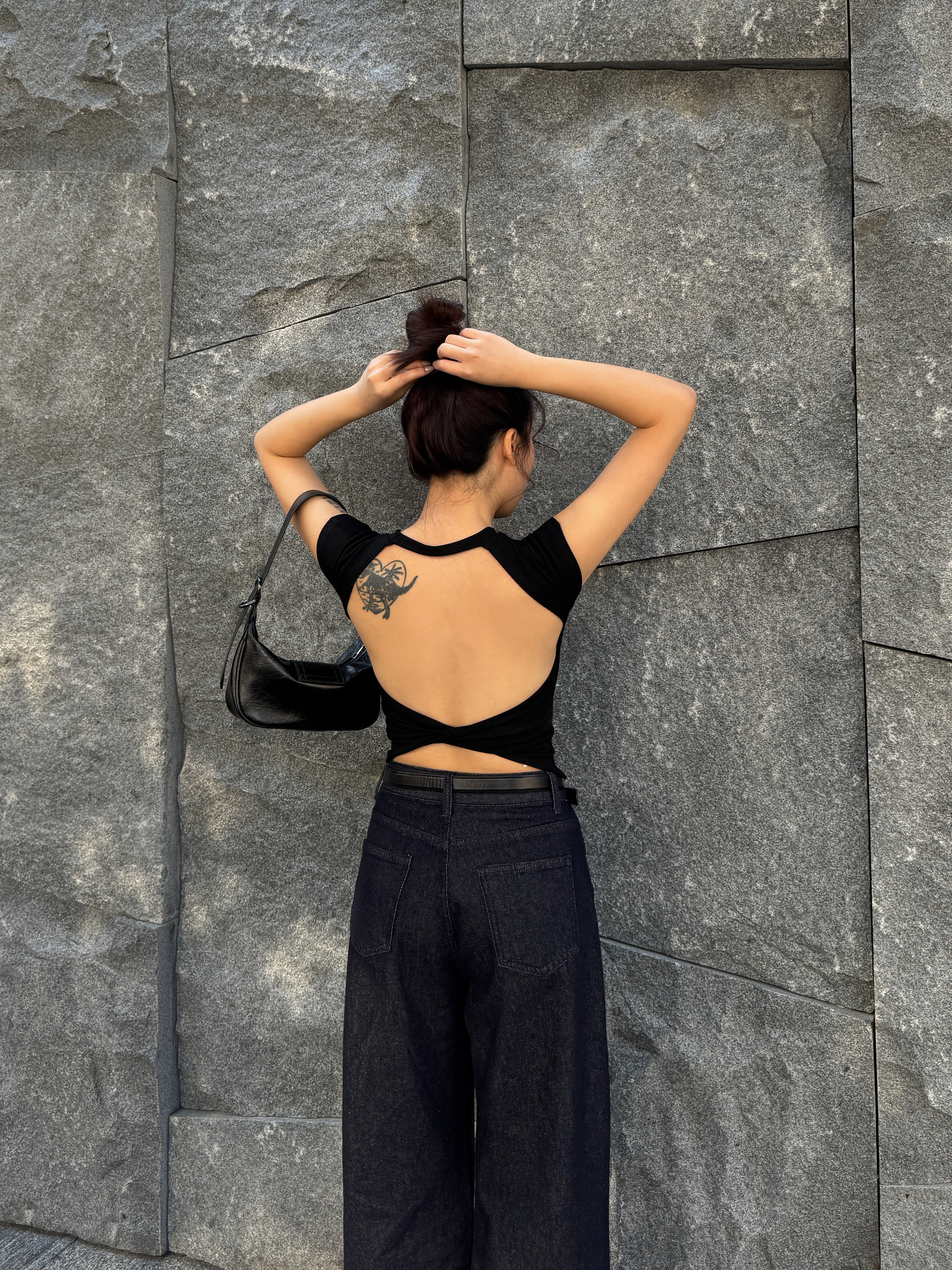 回頭率up💭辣妹大露背半袖上衣(2色)