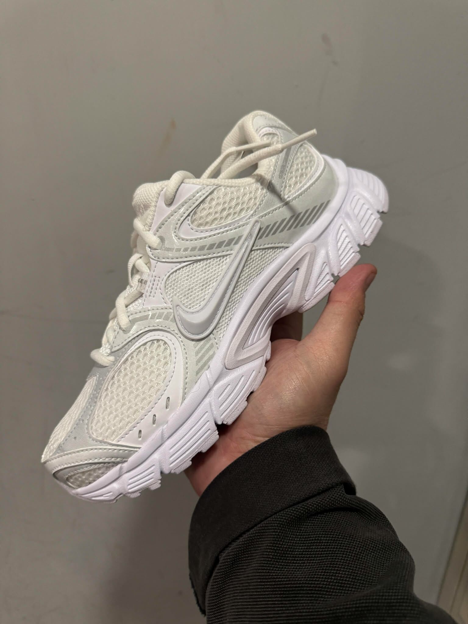 Nike V5 RNR White Black Metallic Silver 全白 HQ7901-101、全黑 HQ7901-001