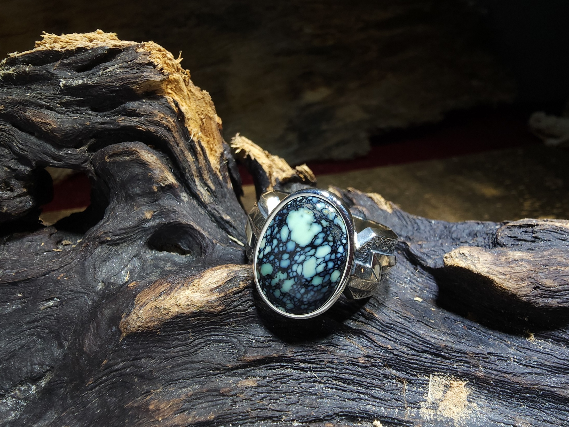 *Black Venom Jewelry- Freedom & Prayer 純銀銳角閃電戒鑲 Damale 磷鋁石