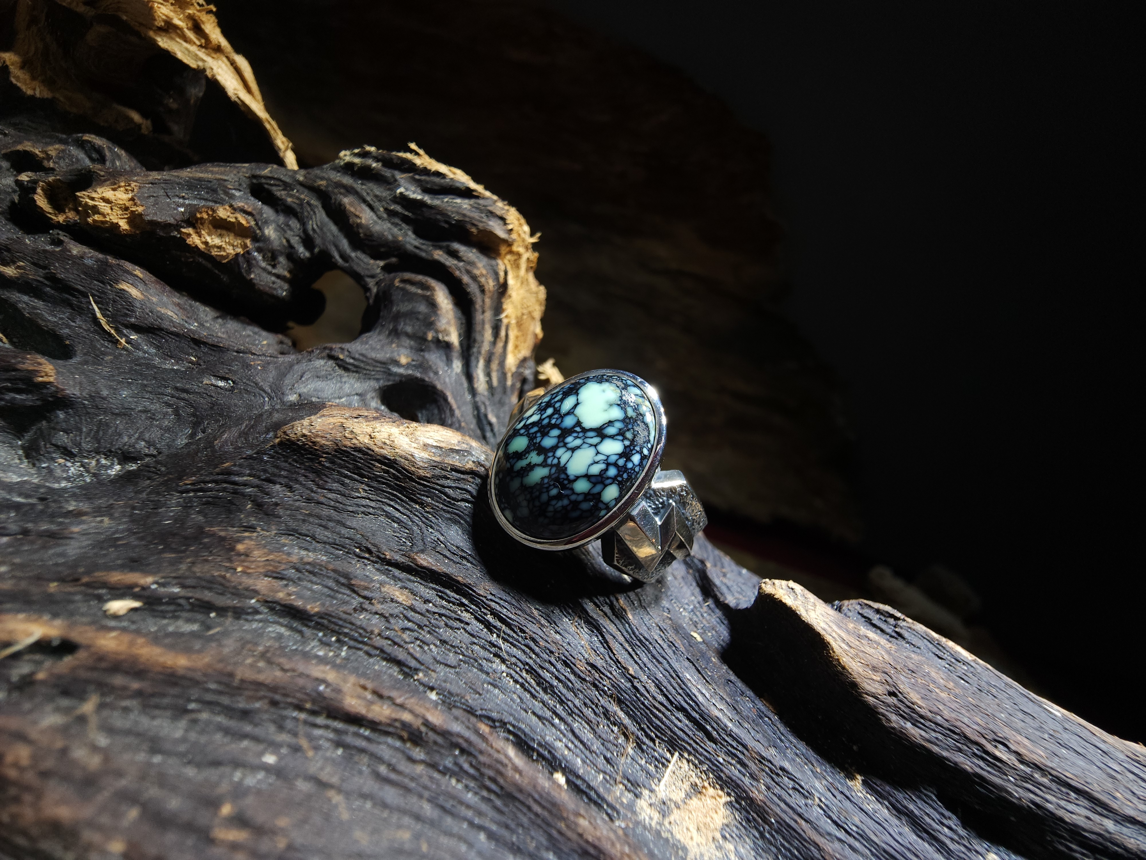 *Black Venom Jewelry- Freedom & Prayer 純銀銳角閃電戒鑲 Damale 磷鋁石