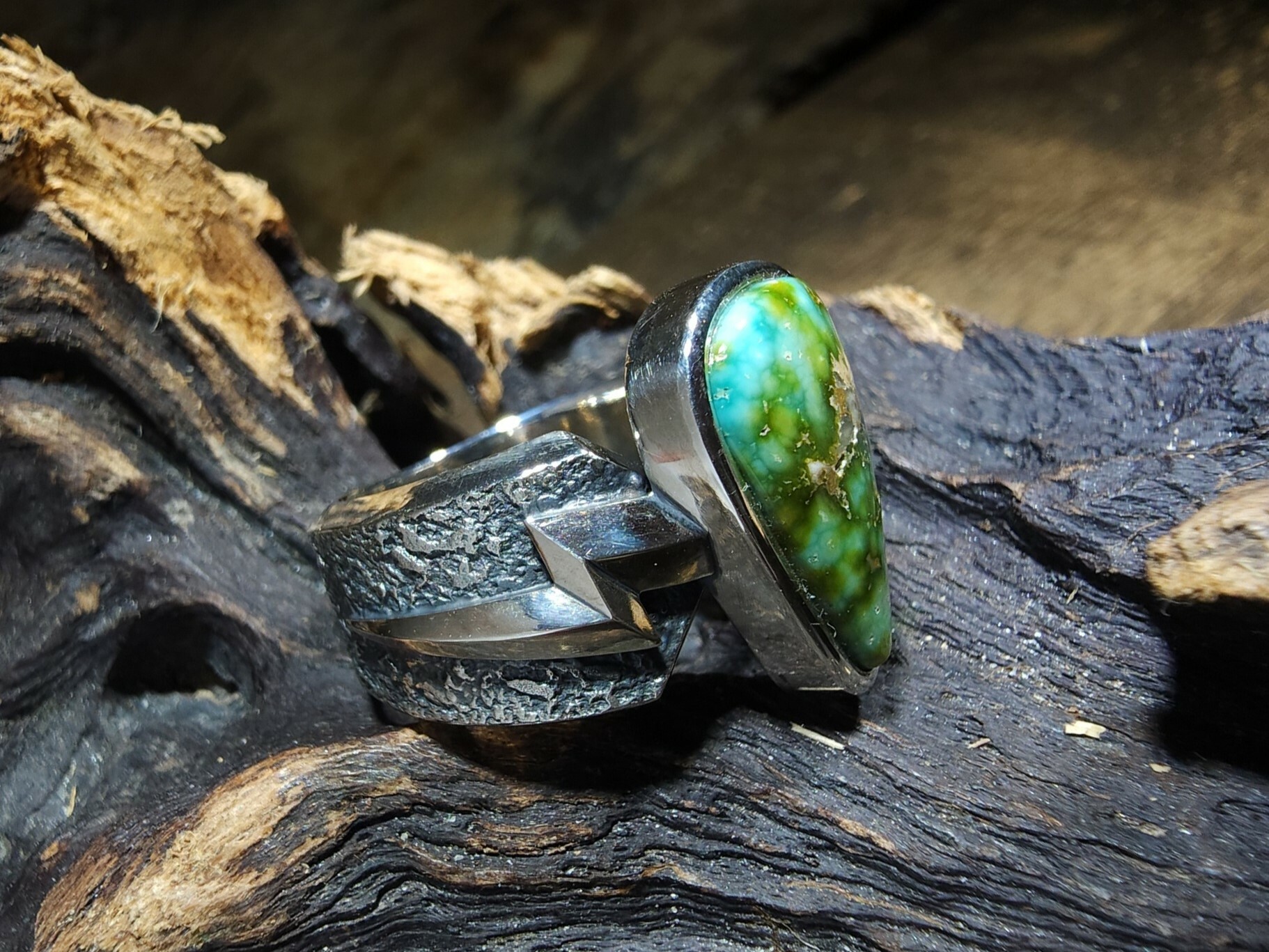 *Black Venom Jewelry- Freedom & Prayer 純銀銳角閃電戒鑲 Sonora Gold 松石