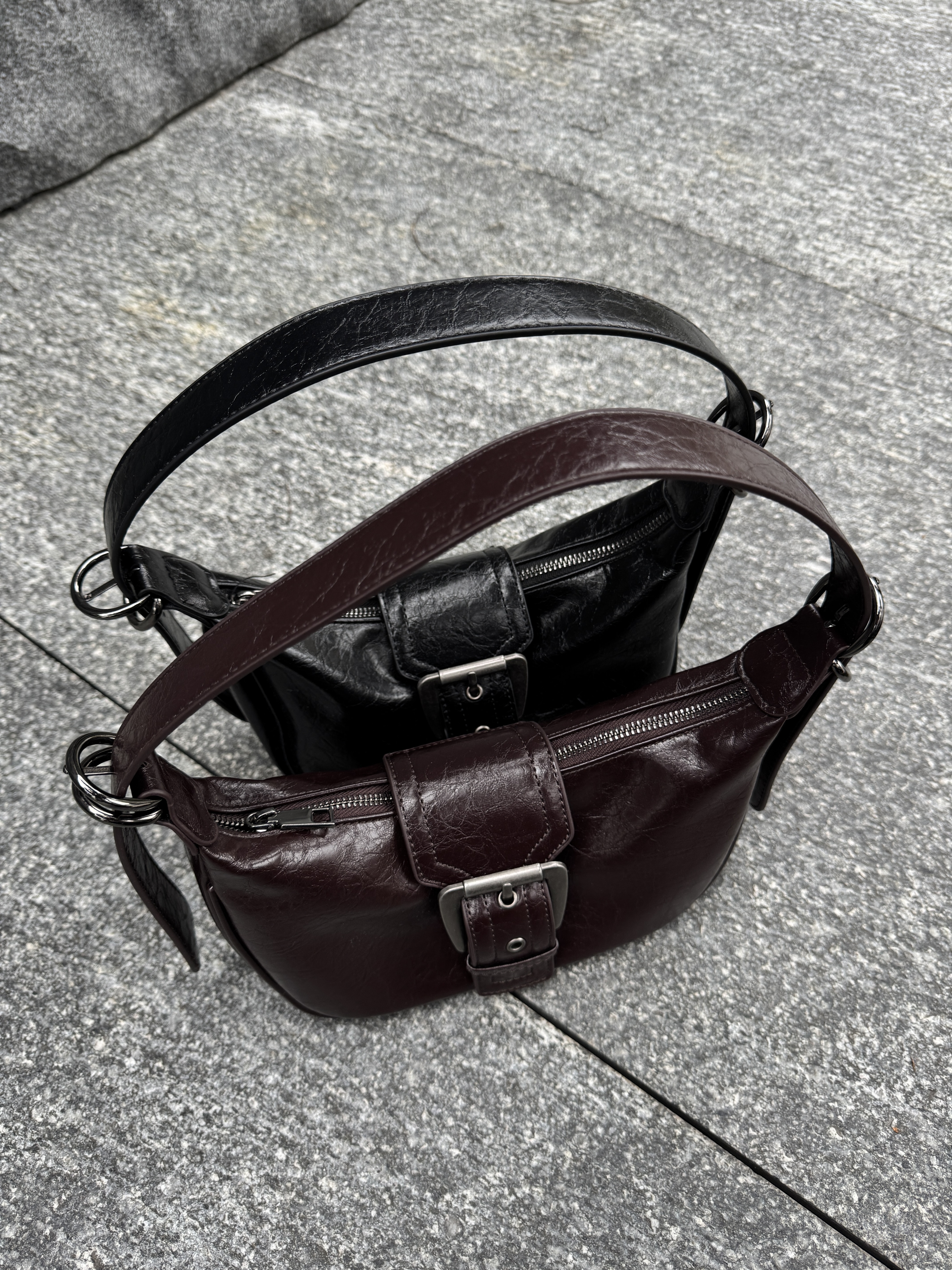 翻蓋扣環造型小包(2色)