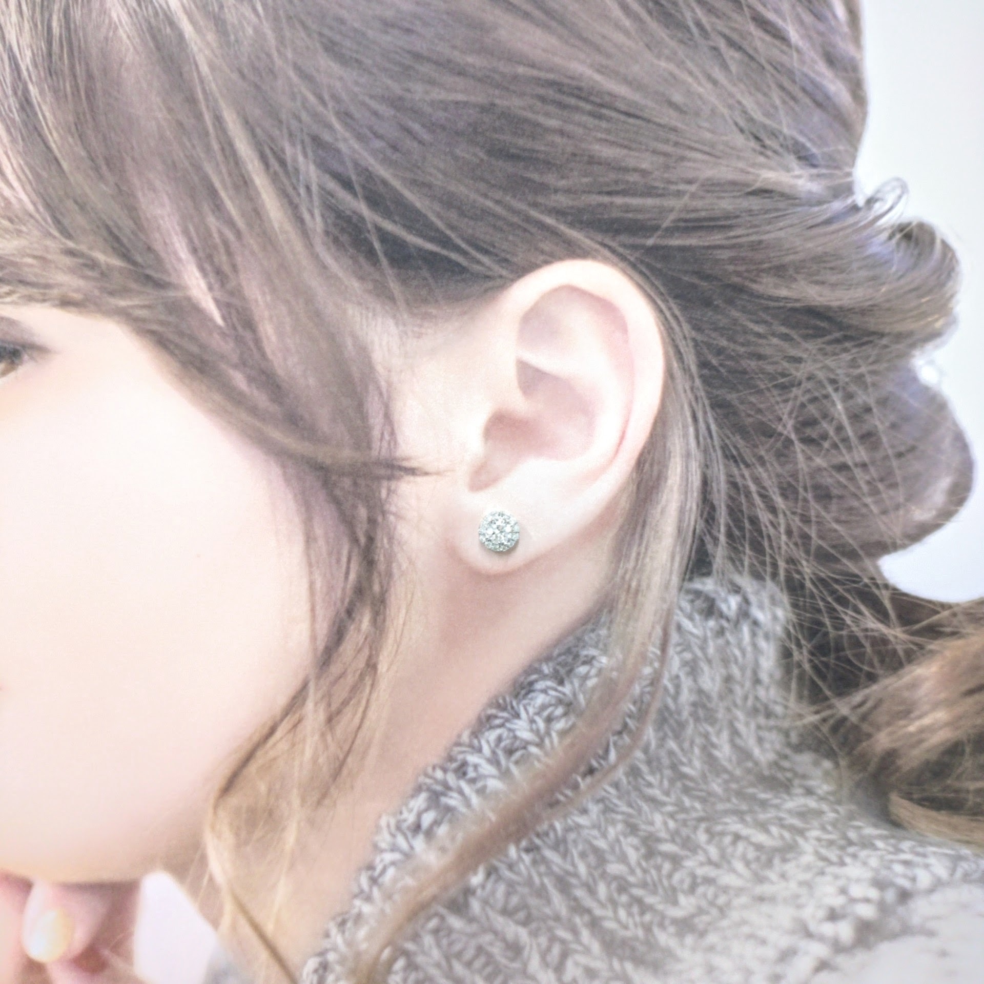 全新18K白金【主石82份鑽石】配小鑽共1卡9份鑽石耳環