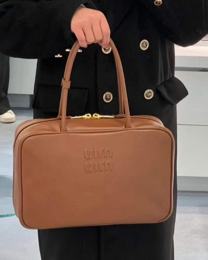 日本MIU MIU Beau手袋