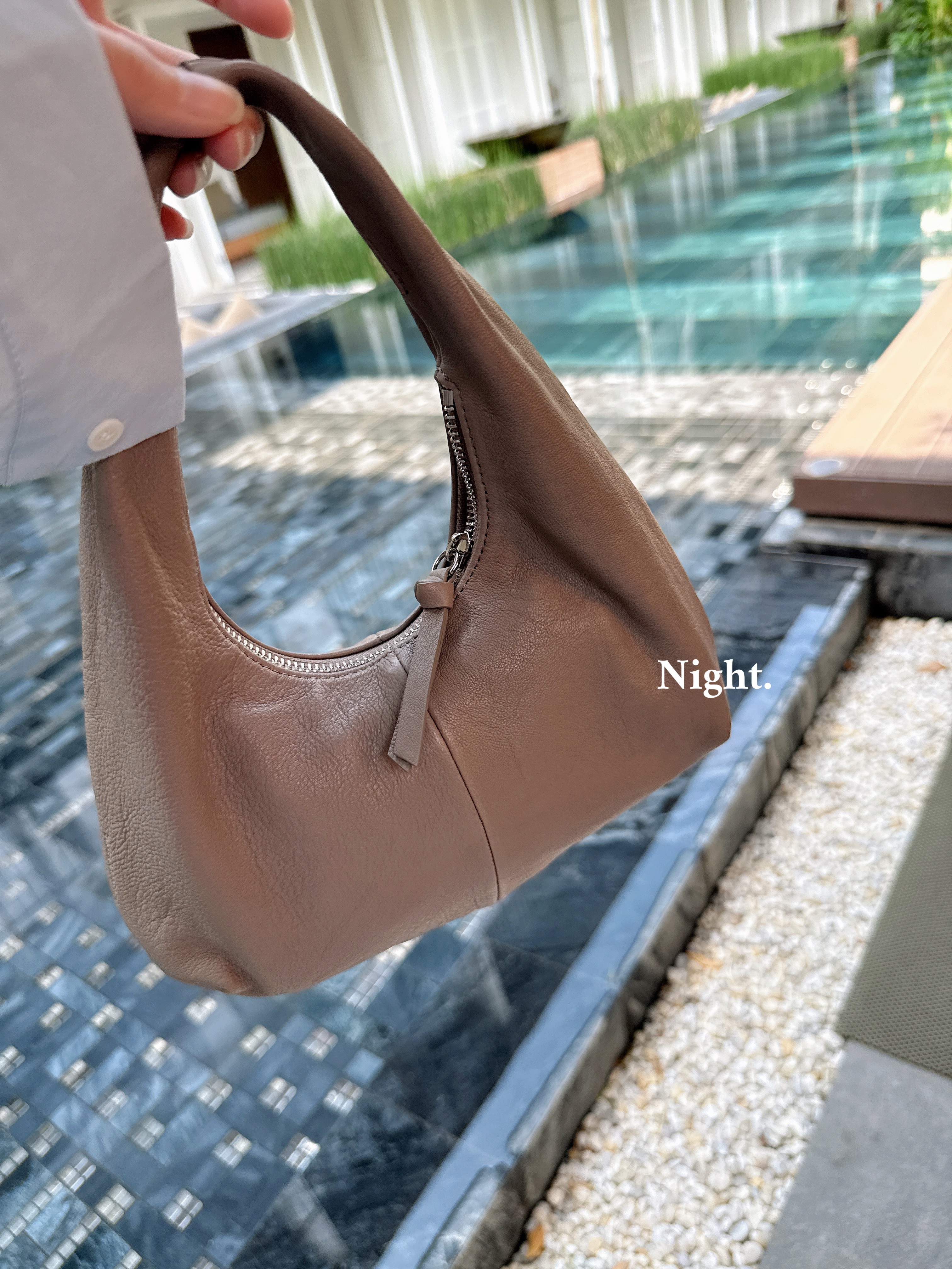 韓製高級羊皮漫遊雲朵拉鏈小包 (2色)