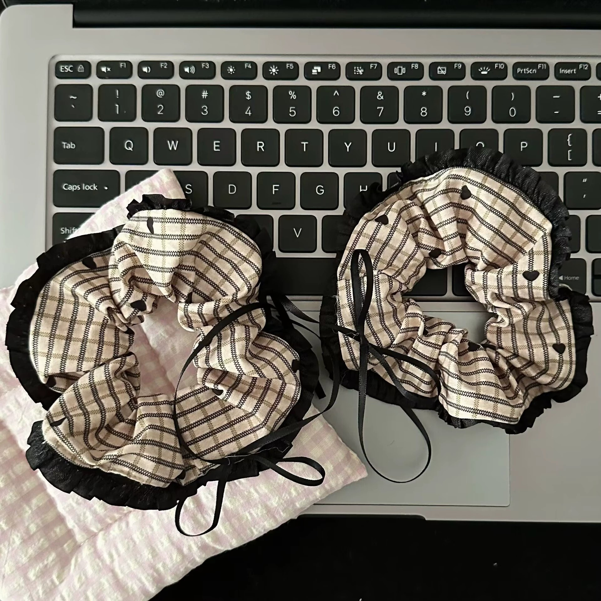 [3 FOR RM10] Vintage Stripe Heart Bow Scrunchies