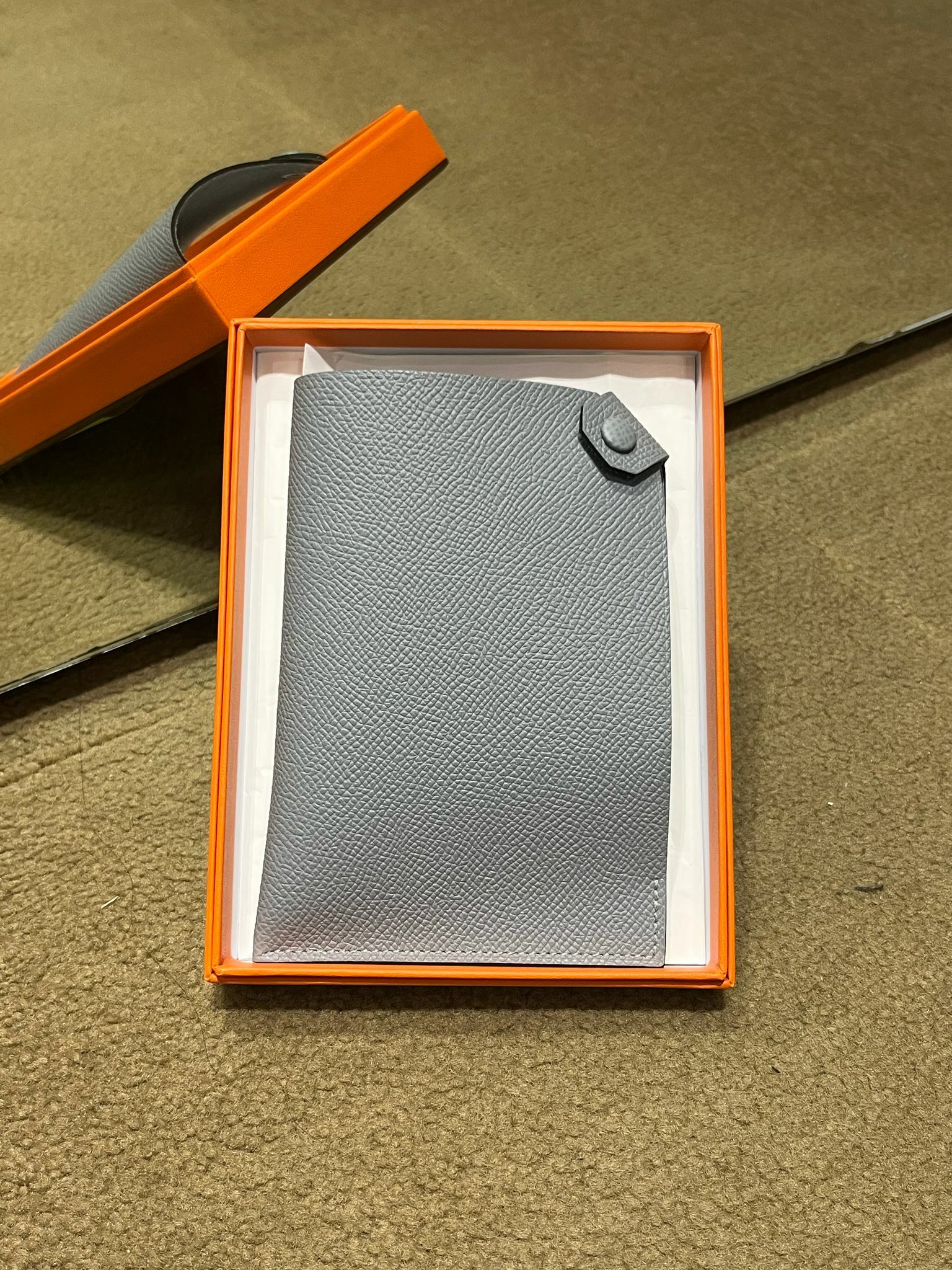 Tarmac passport holder pm P0 gris pantin epsom