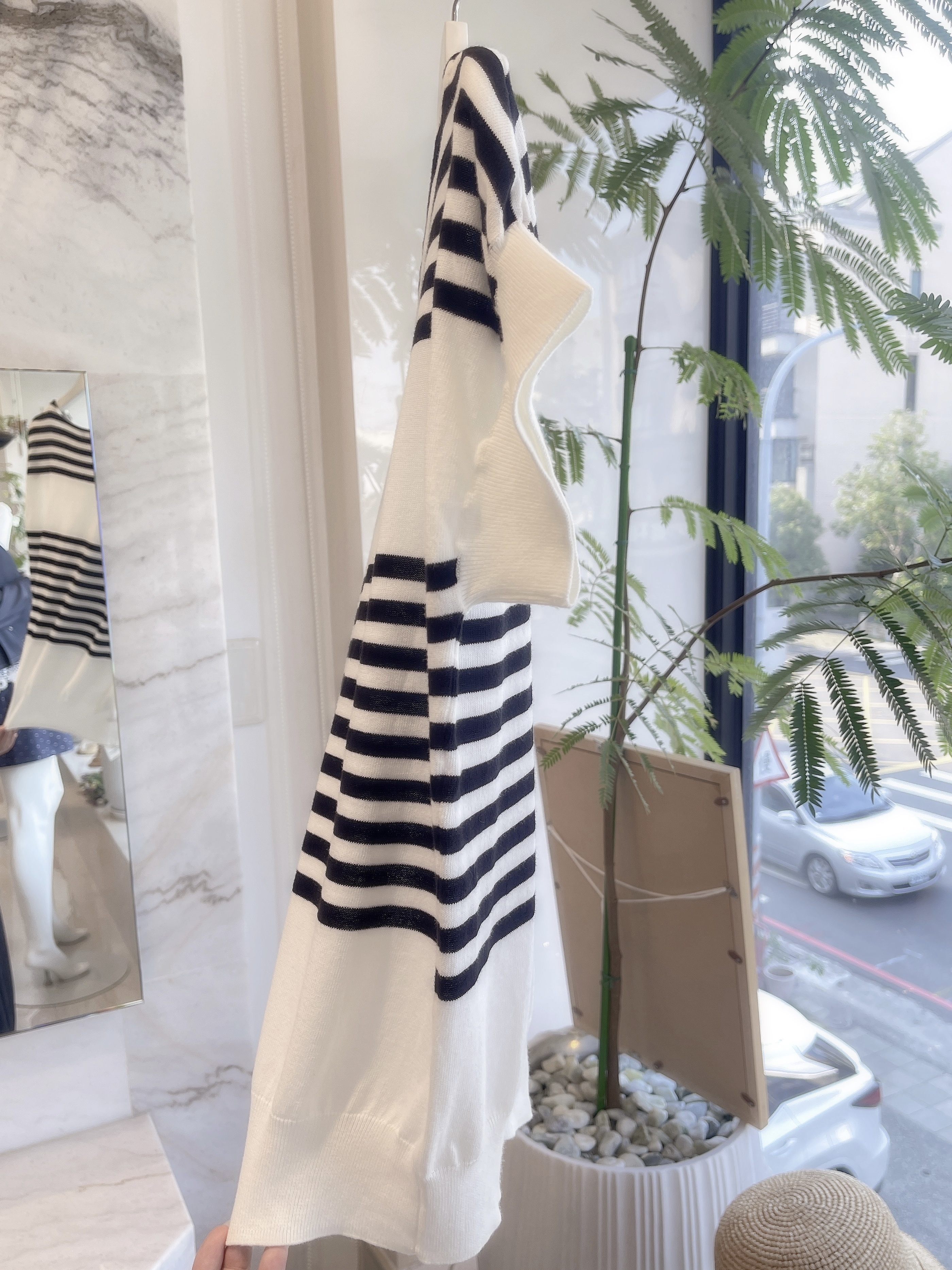 胸繡花針織上衣