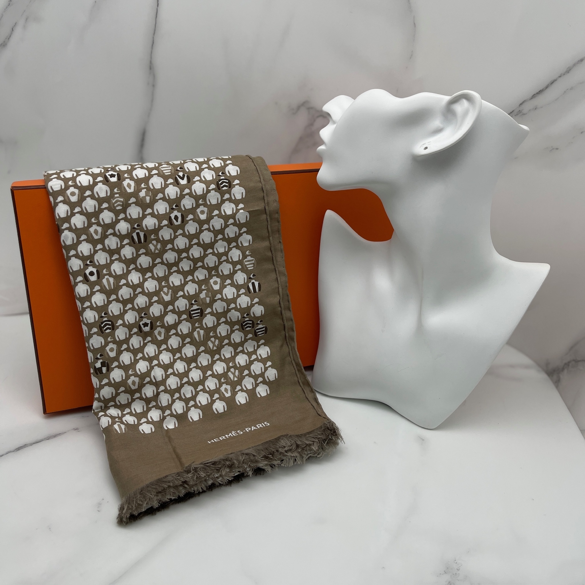 Hermes Echarpe soie toques casaque