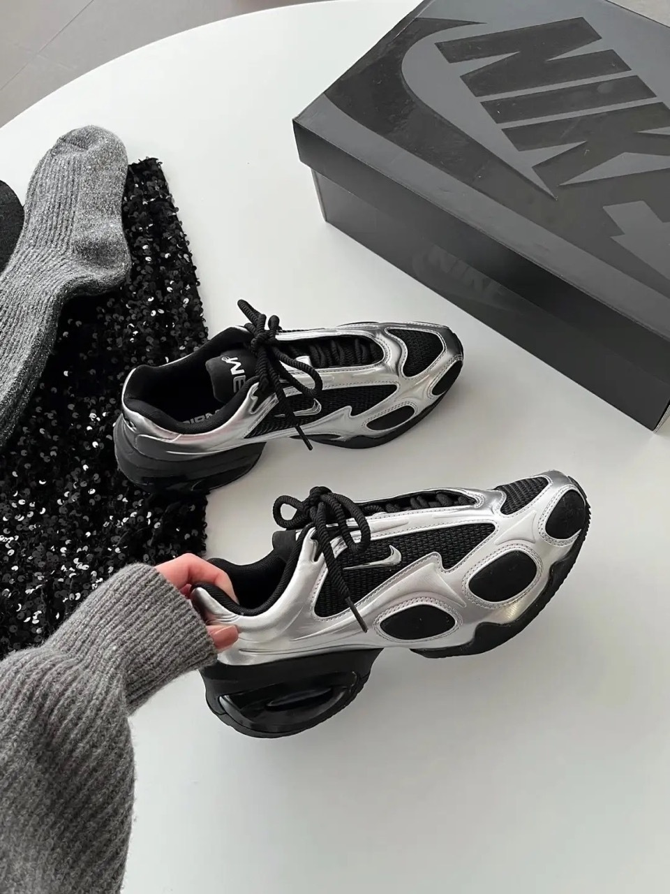 NIKE AIR MAX MUSE 金屬銀黑 煙灰銀 KARINA同款 劉知珉 柳智敏 女鞋 FV1920-001 / 現+預