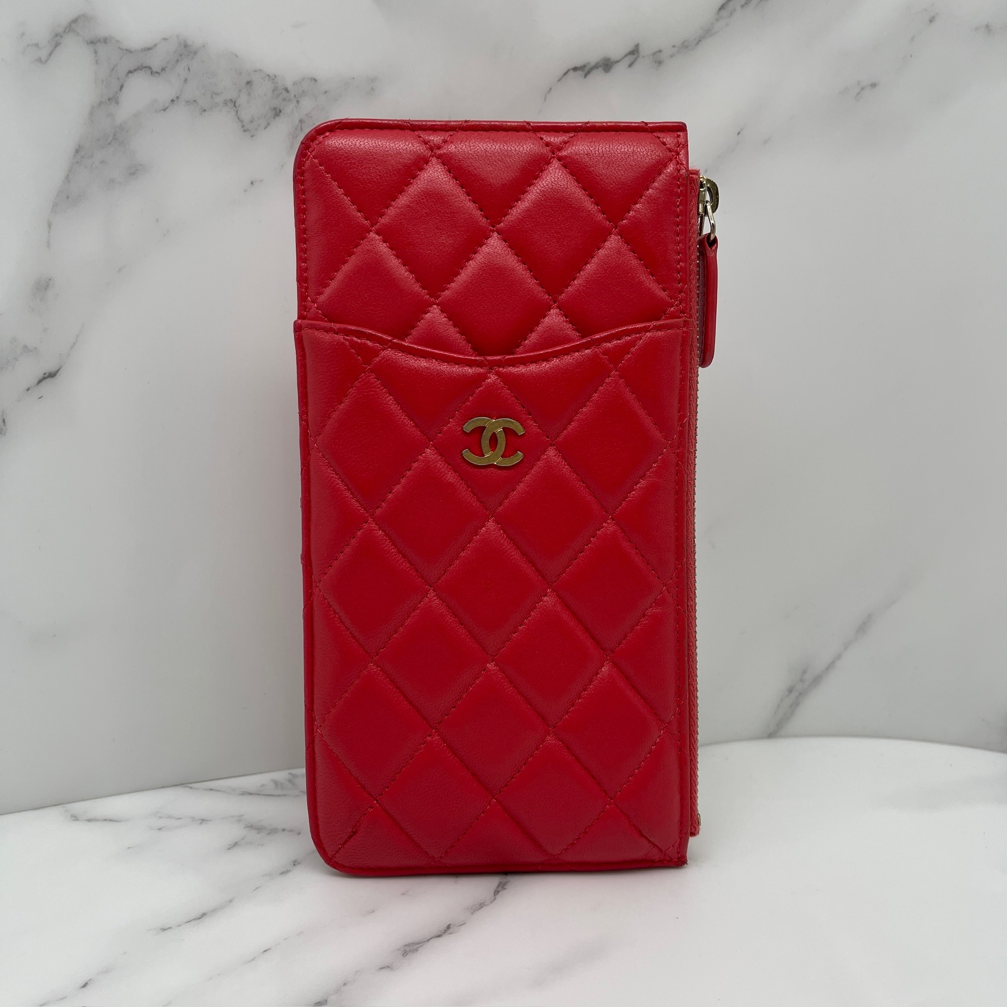 Chanel Classic Pouch (red)