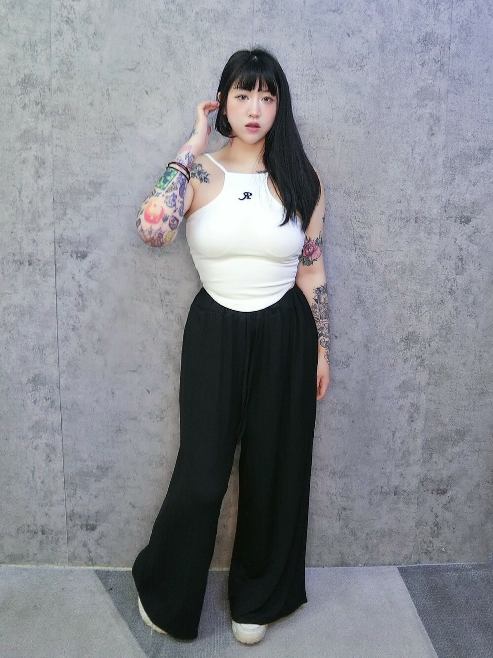 極簡舒適直坑條修飾寬褲