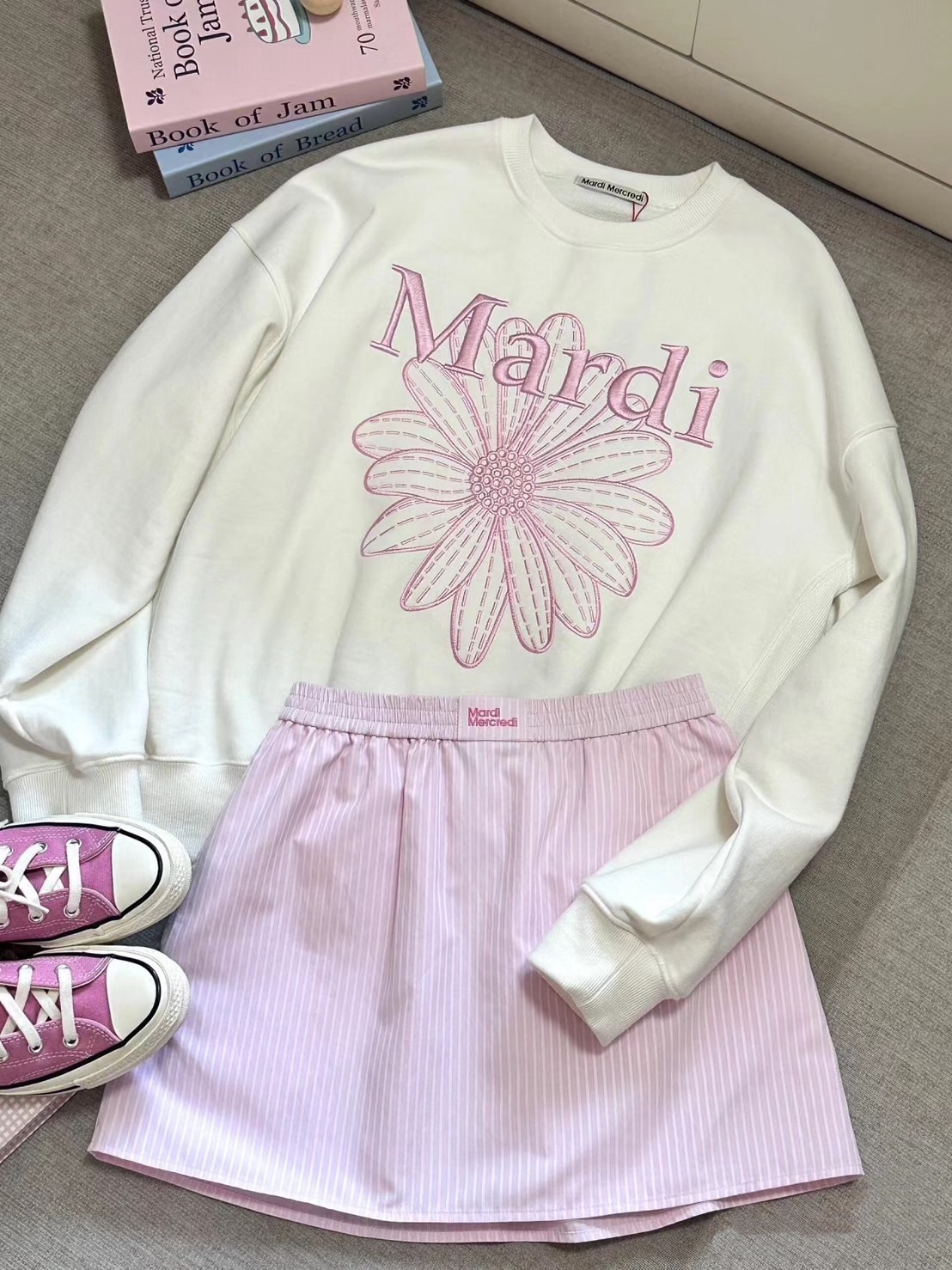 現貨 韓國代購 MARDI 25春夏新款 粉白色 SWEATSHIRT FLOWERMARDI NEEDLEWORK