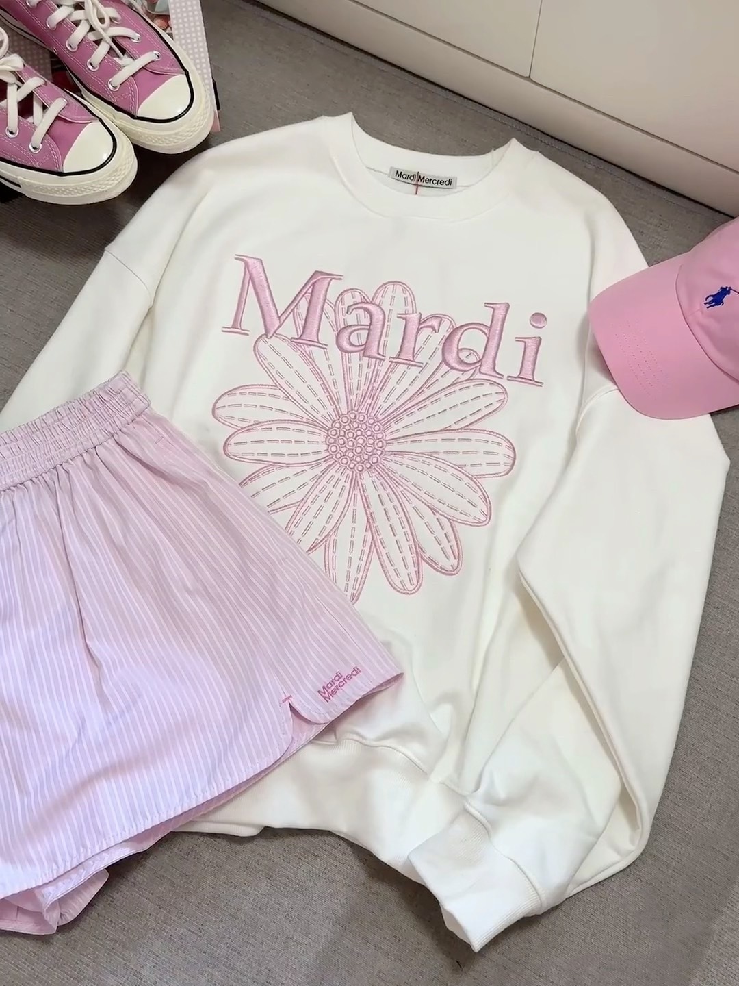 現貨 韓國代購 MARDI 25春夏新款 粉白色 SWEATSHIRT FLOWERMARDI NEEDLEWORK