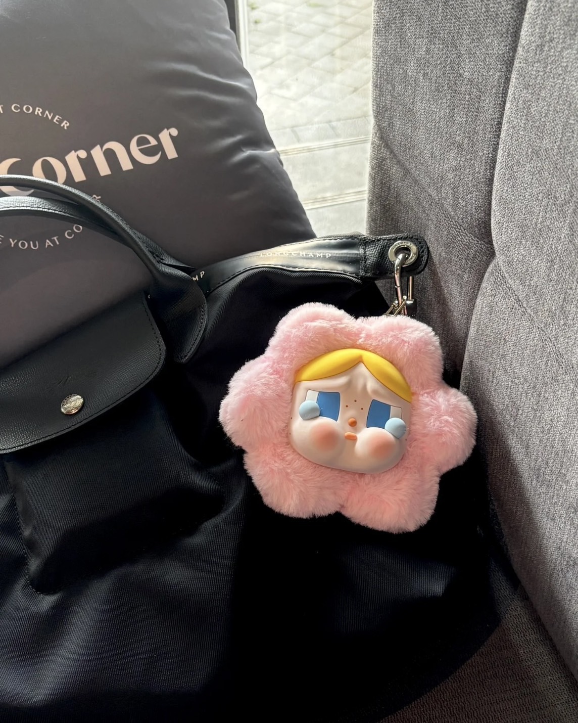 Pop Mart X Cry Baby 悲傷俱樂部 Earphone Bag 哭娃毛絨 花朵耳機包 糖膠 粉色