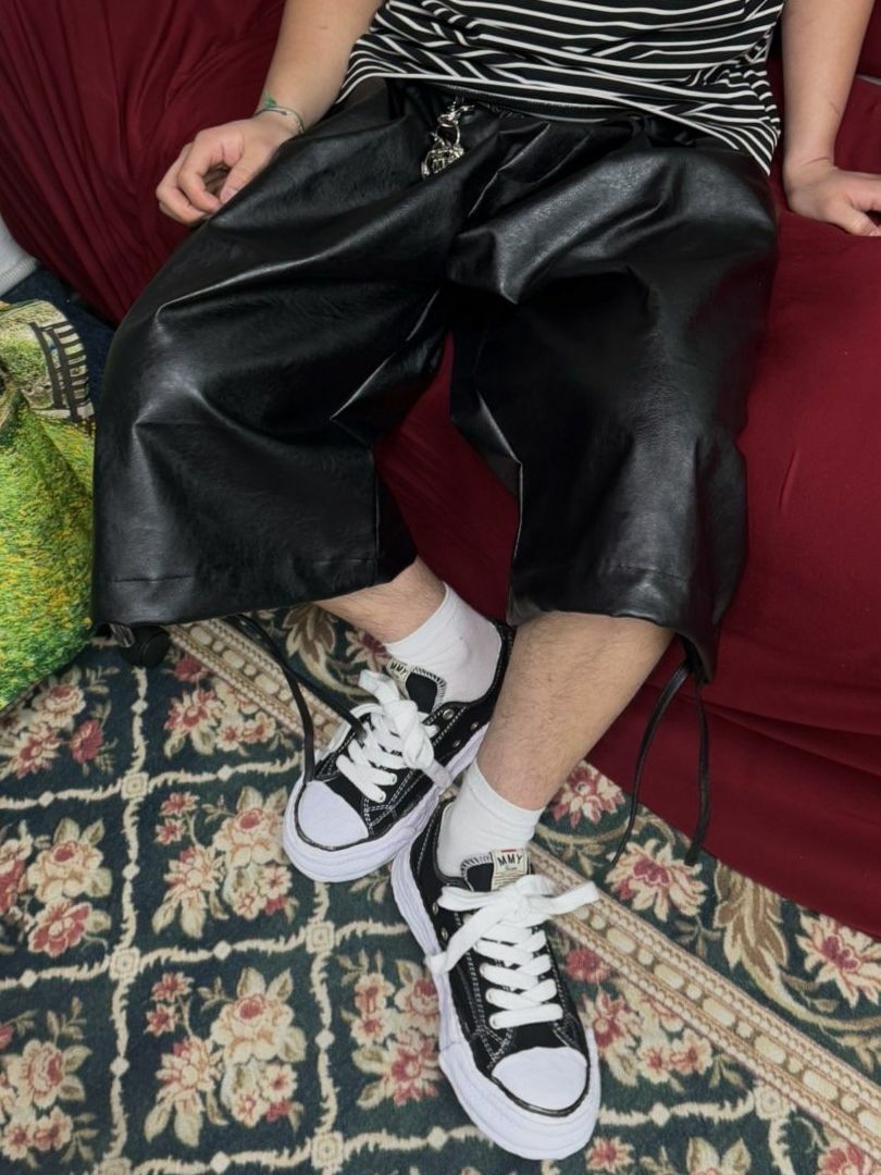 淨色合成皮短褲 BY ATTENTION-363P