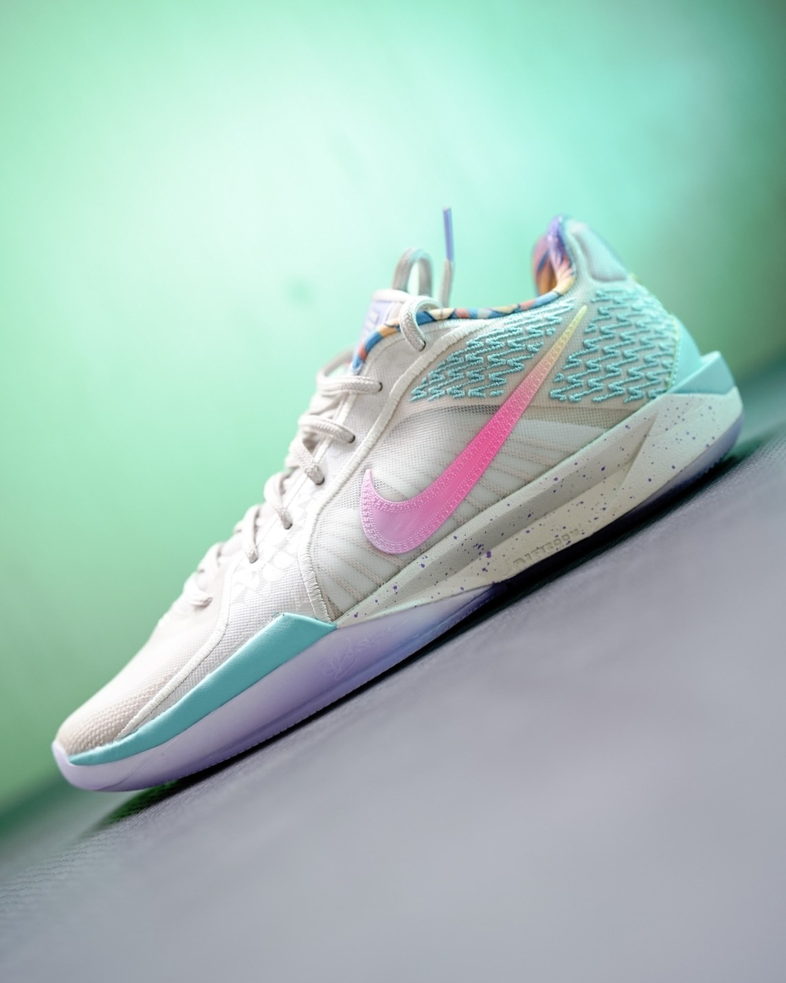 Nike Sabrina 2 x Titan 22 "Light Bone & Calypso" 米色 粉黃漸層 藍綠 莎賓娜 實戰籃球鞋