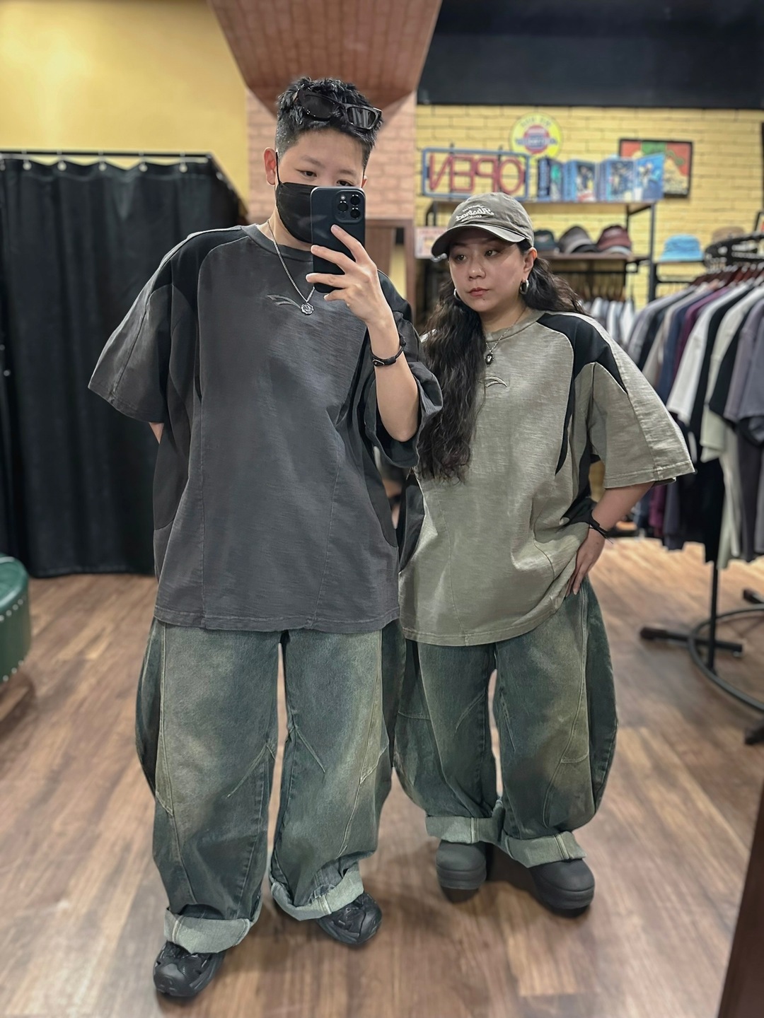 400g落肩拼接刺繡短TEE