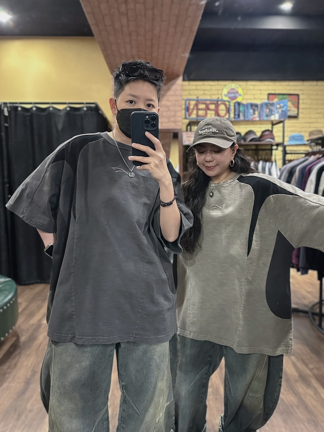 400g落肩拼接刺繡短TEE