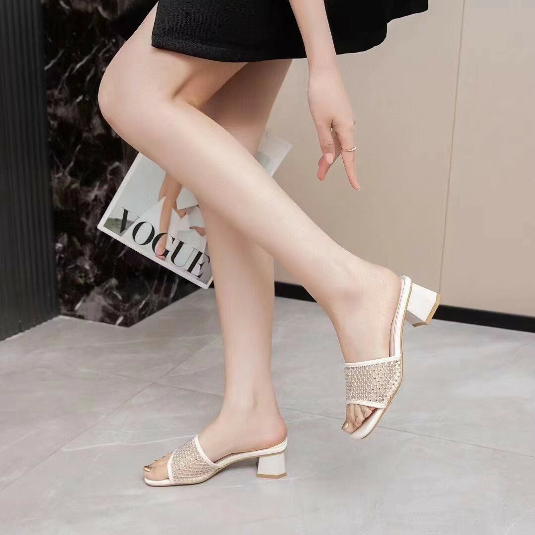細鑽低跟涼鞋