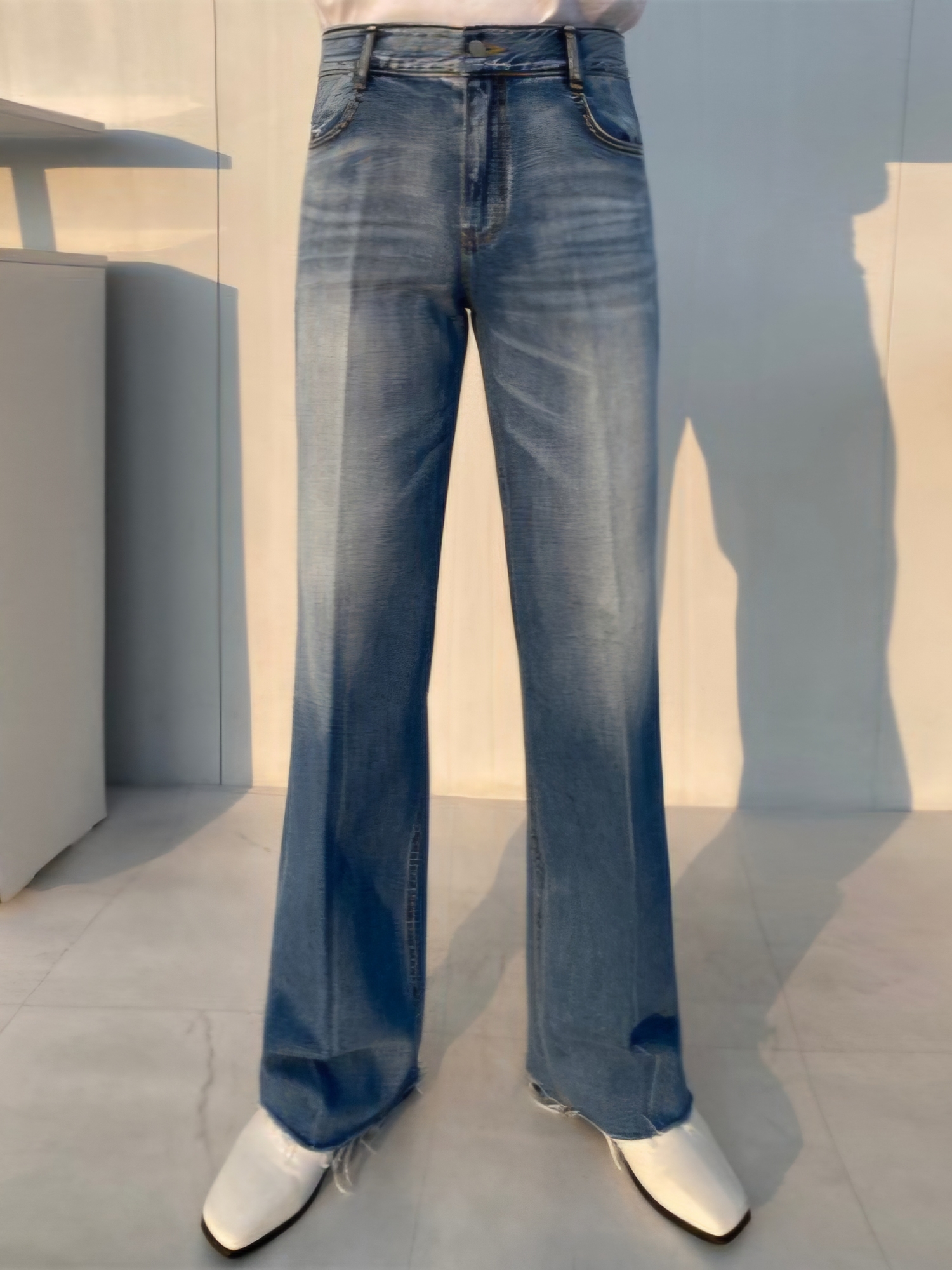 剪裁修身靴型牛仔褲