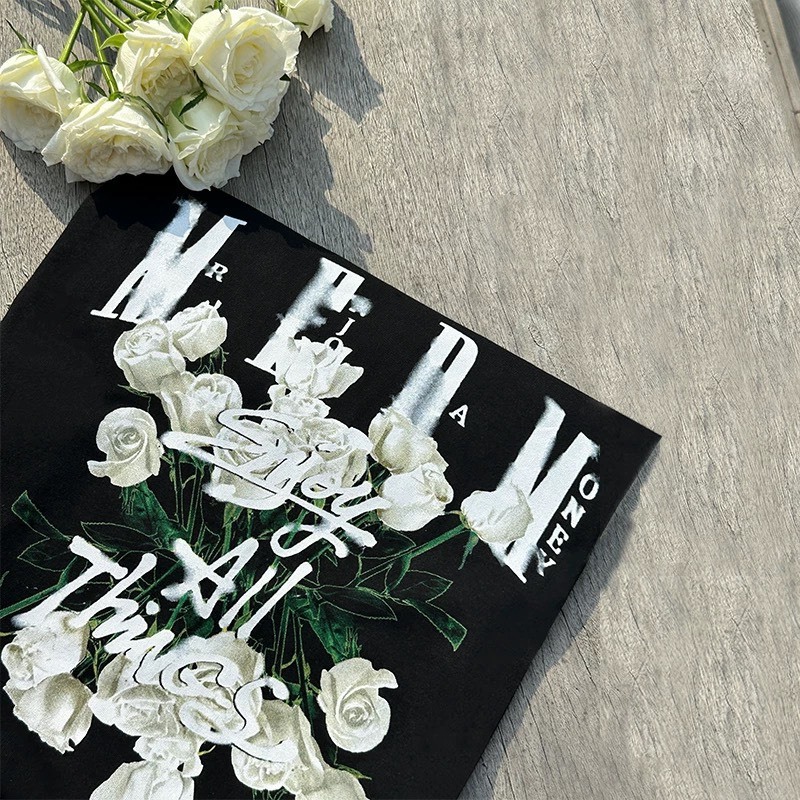 MEDM 白玫瑰刺繡 草寫字體 短袖 T