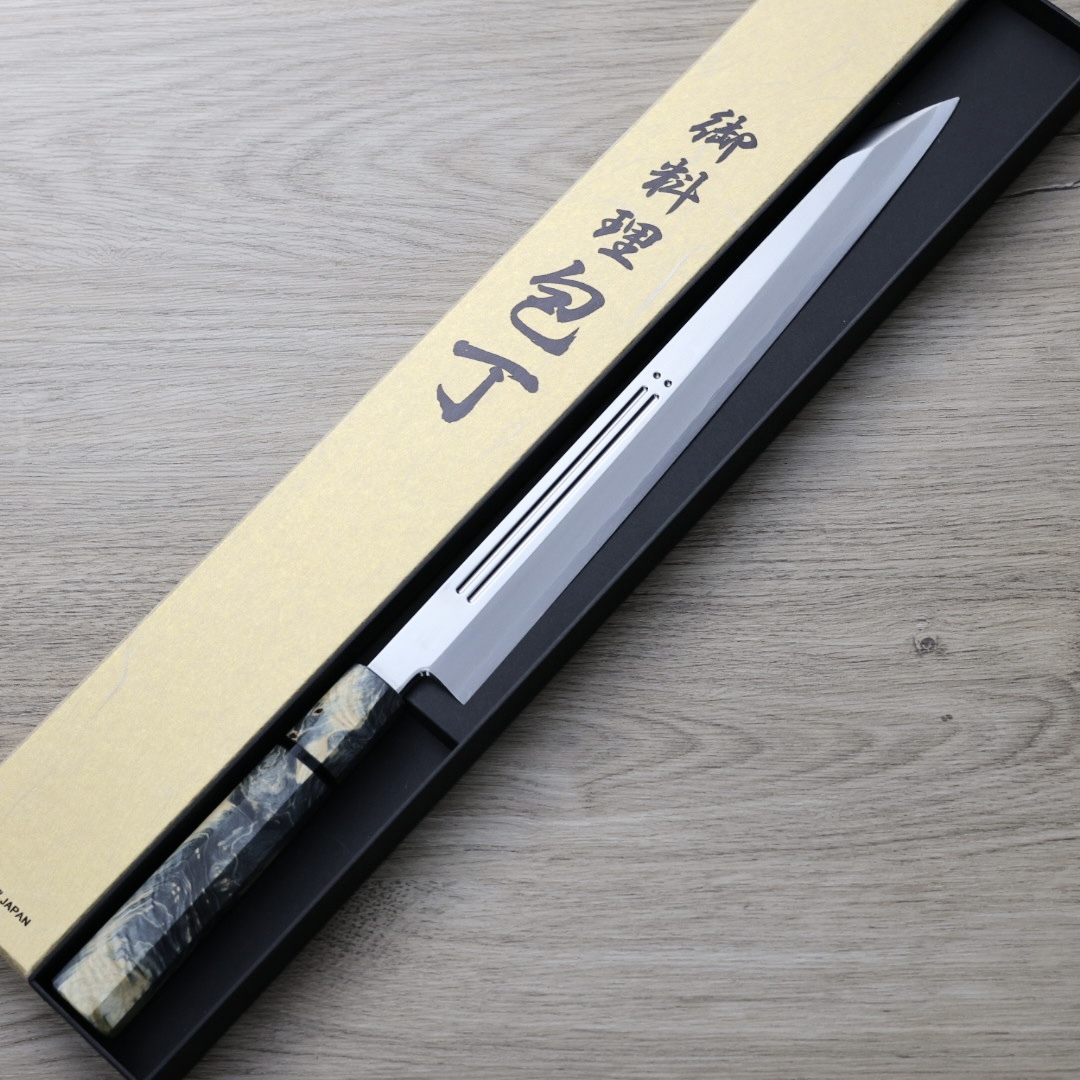 山脇刃物/鄉右馬允義弘 切付柳刃 300mm 銀三綱 鏡面血流