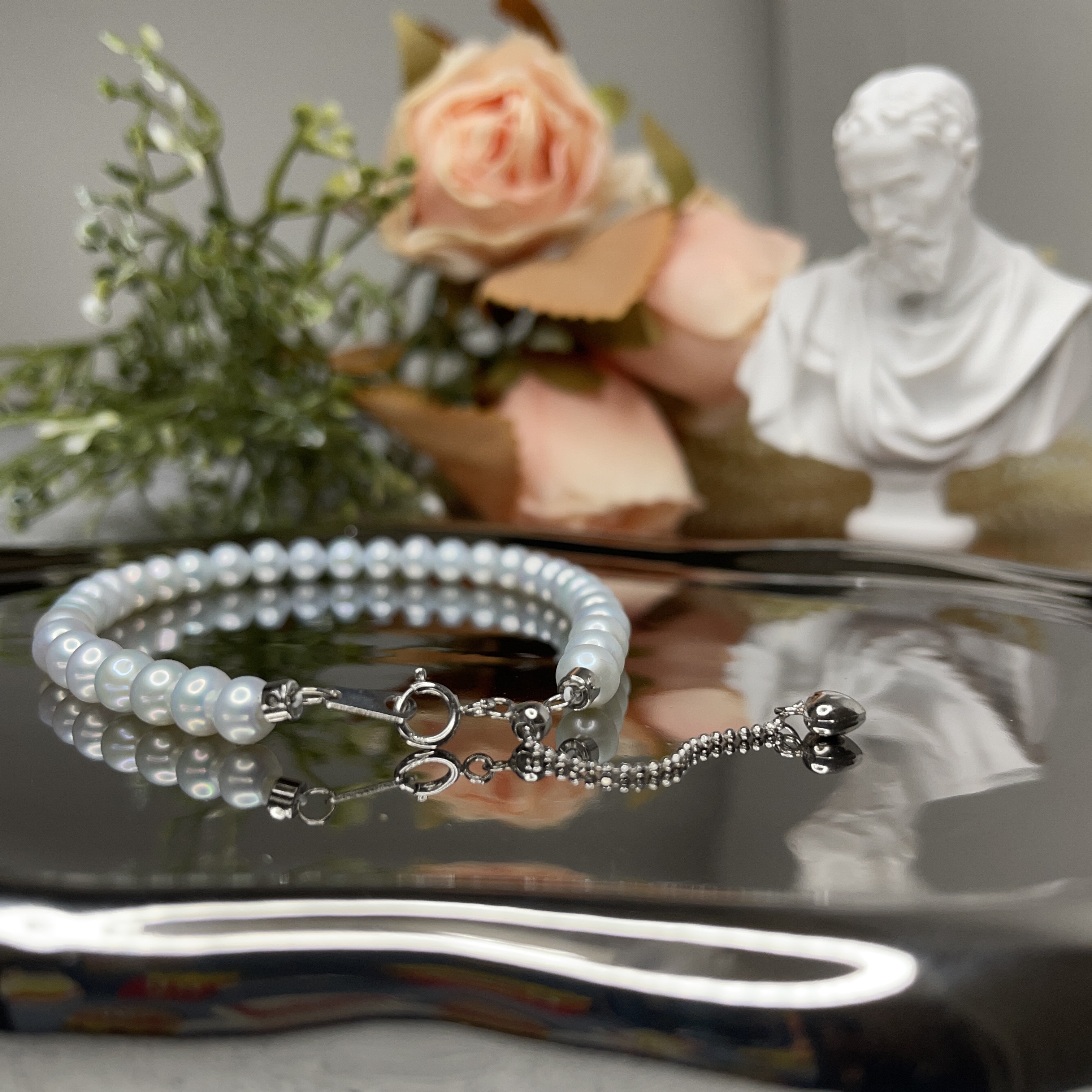 雪潤凝霜 · 銀白珍珠手鏈