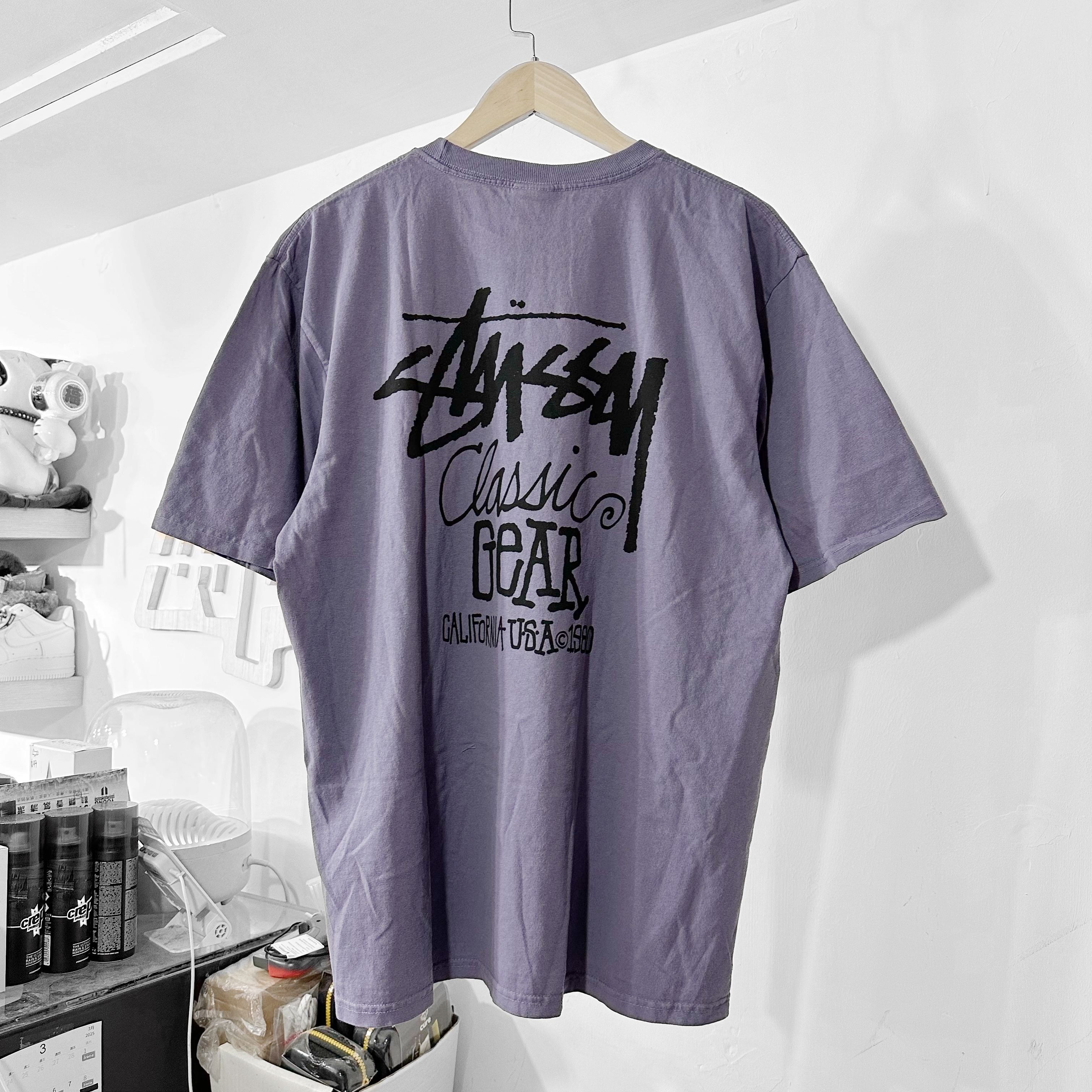 ☆STUSSY☆ PIGMENT DYED CLASSIC GEAR T-SHIRT GRAPE Classic Gear Pigmented Dyed Tee - Grape – Feature