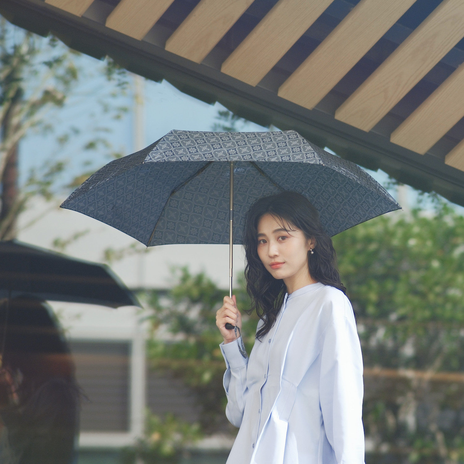 チタン軽量・超軽量自動開閉傘／印花楽 × OMBRA／ガラス海棠／ブルーブラック