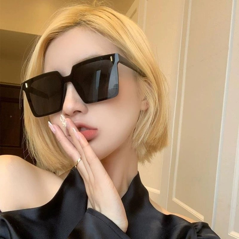 Elegant Square Frame Sunglasses with Soft Leather Pouch