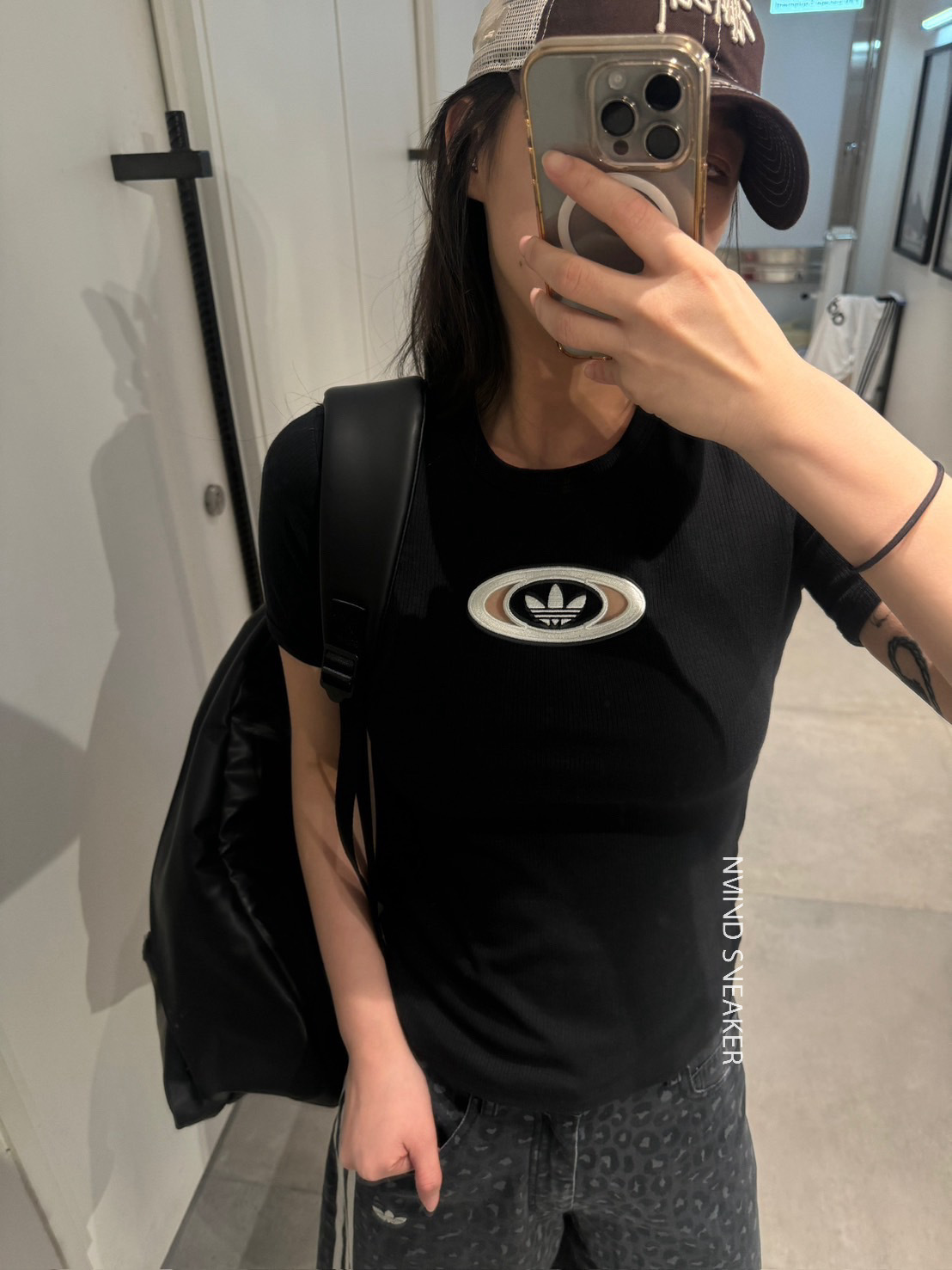 Adidas Originals 簍空logo短袖上衣 (黑/白)