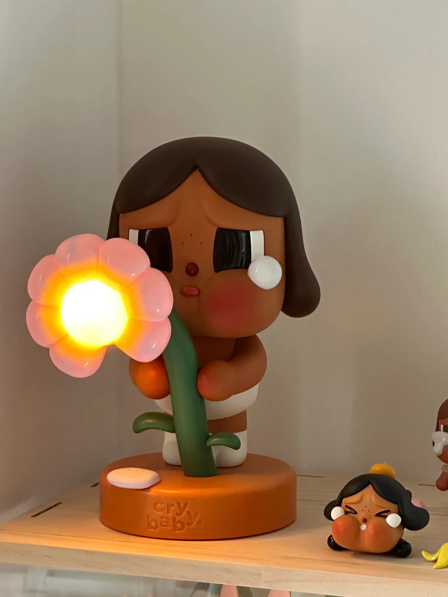 CRYBABY 哭娃 悲傷俱樂部 雛菊 花朵 花瓣 夜燈 小燈 燈座 / 預購