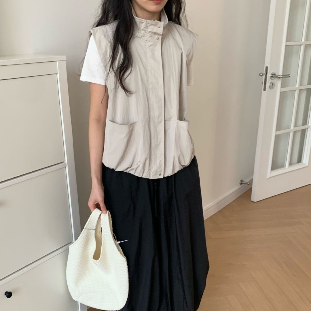 模特穿著#508 率性休閒立領背心杏色正面照