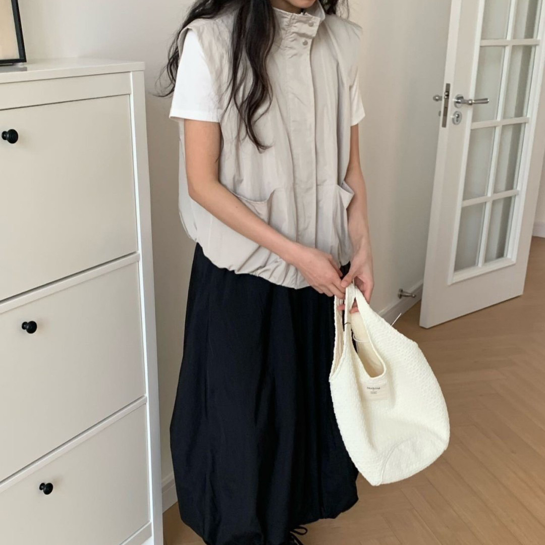 模特穿著#508 率性休閒立領背心杏色